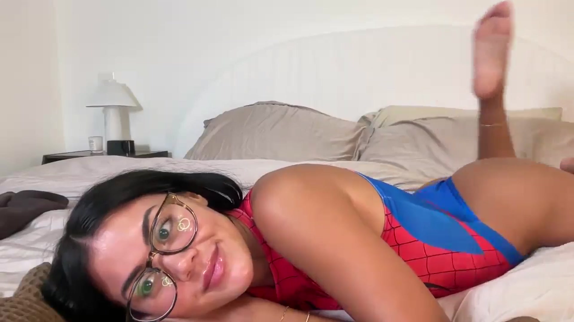Gallery image thumbnail from Naomilynn's myfreecams stream on, 10/09/2024, 24:50 image 15 of 20