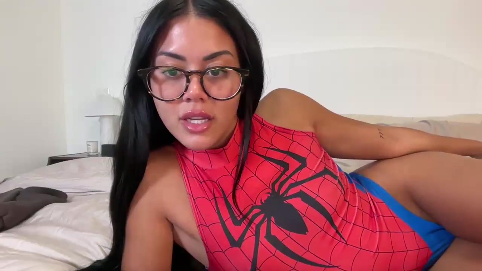 Gallery image thumbnail from Naomilynn's myfreecams stream on, 10/09/2024, 24:50 image 4 of 20