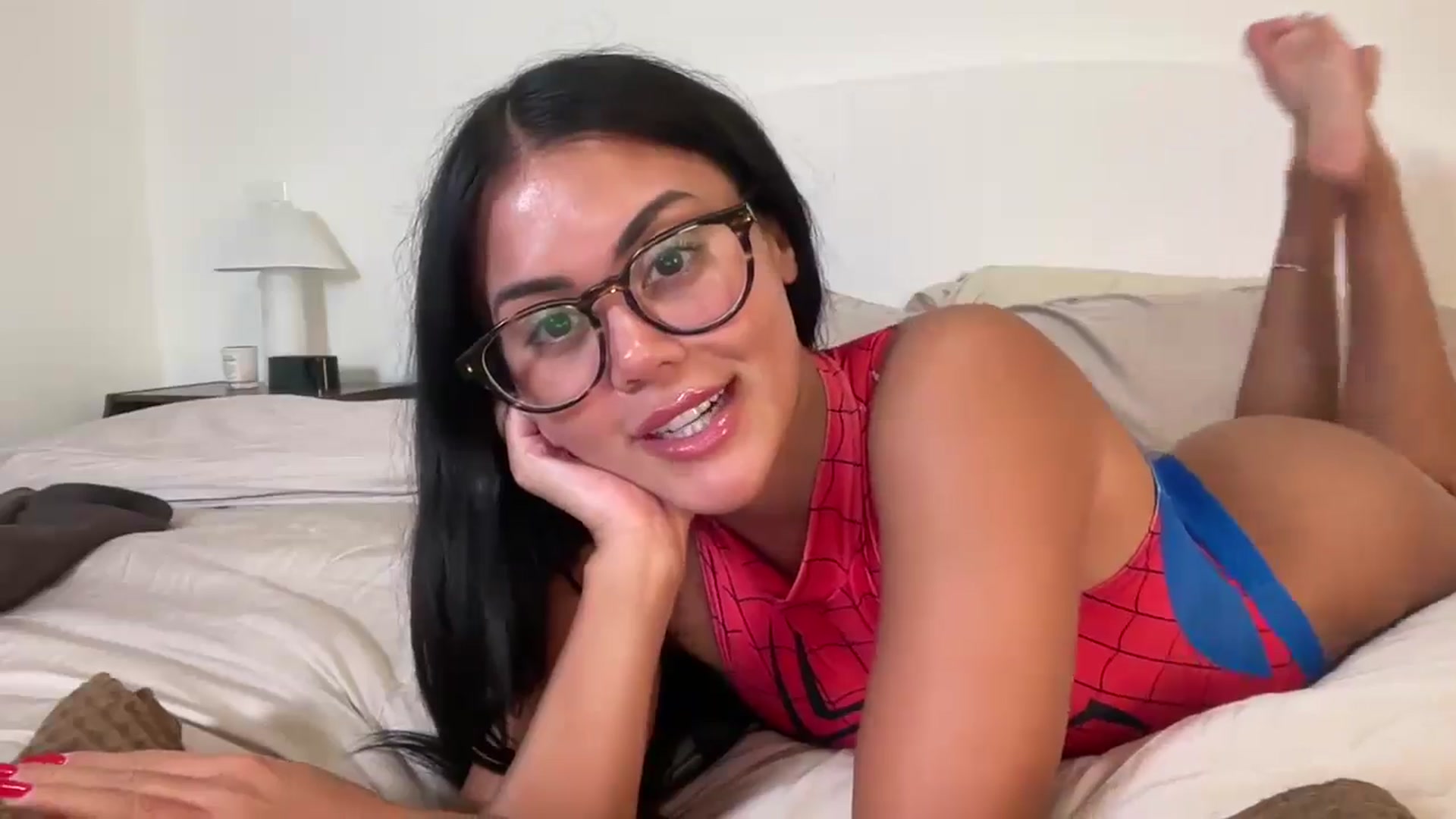 Gallery image thumbnail from Naomilynn's myfreecams stream on, 10/09/2024, 24:50 image 17 of 20