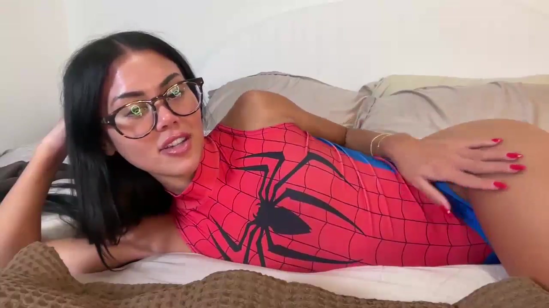 Gallery image thumbnail from Naomilynn's myfreecams stream on, 10/09/2024, 24:50 image 10 of 20