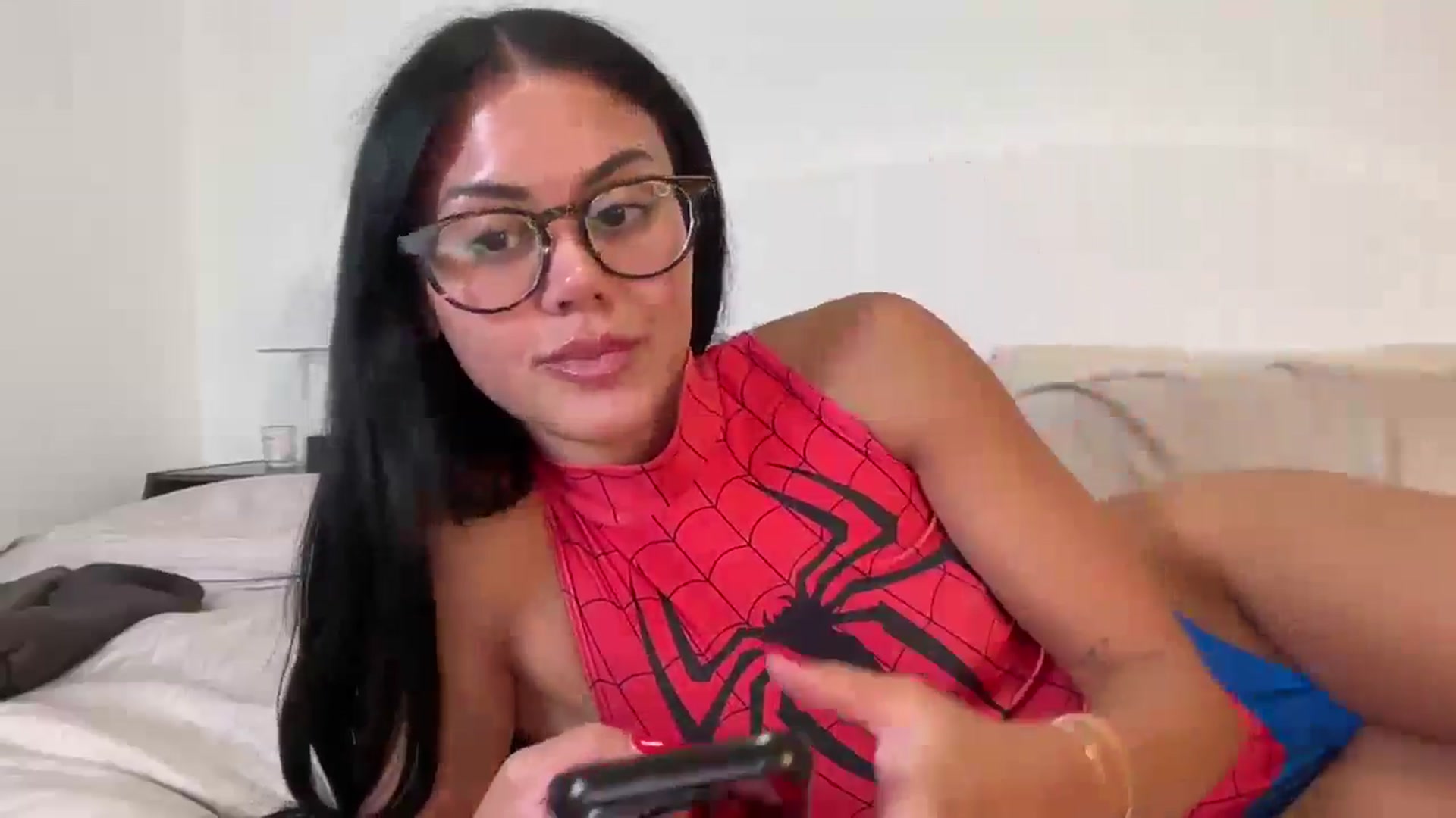 Gallery image thumbnail from Naomilynn's myfreecams stream on, 10/09/2024, 24:50 image 6 of 20