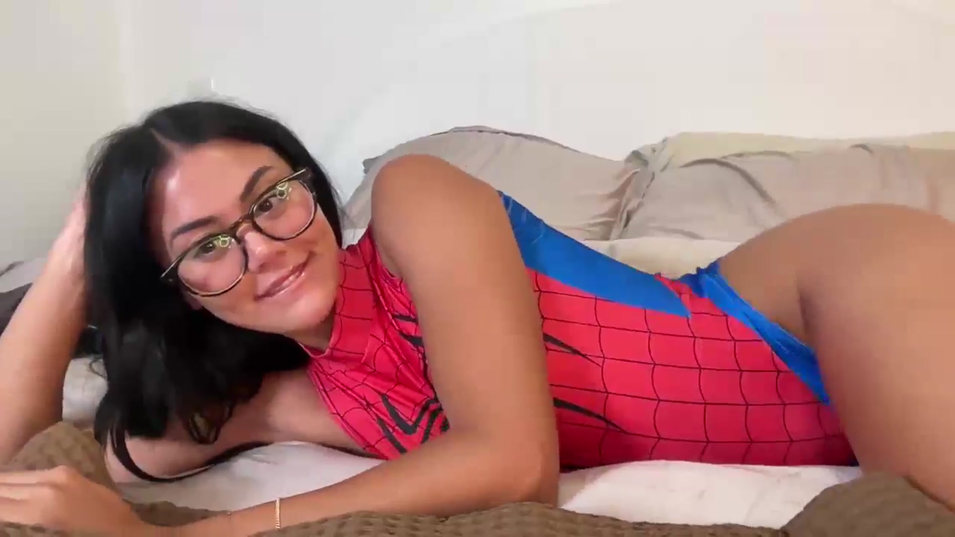 Gallery image thumbnail from Naomilynn's myfreecams stream on, 10/09/2024, 24:50 image 9 of 20