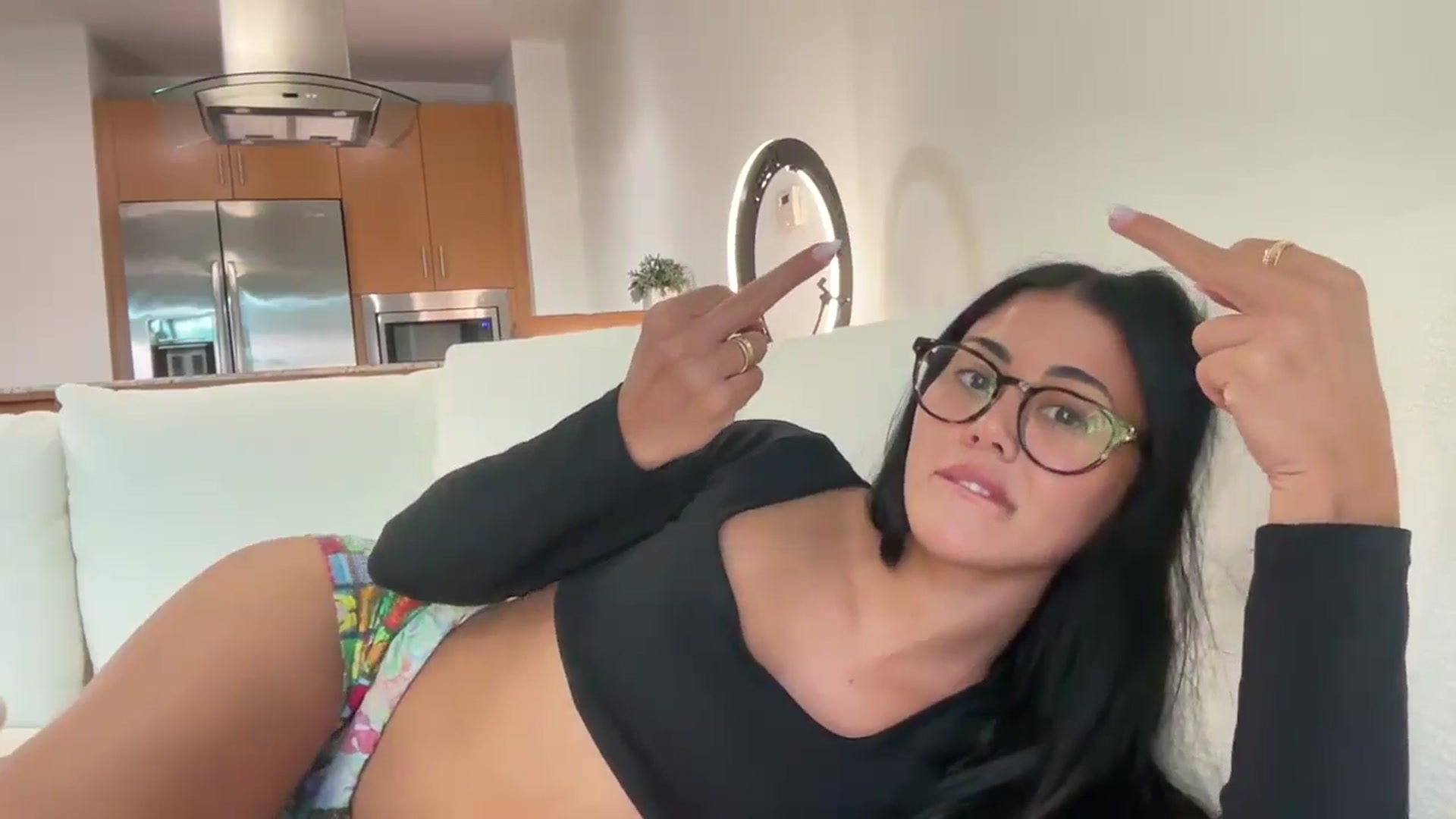 Gallery image thumbnail from Naomilynn's myfreecams stream on, 10/23/2024, 21:45 image 19 of 20