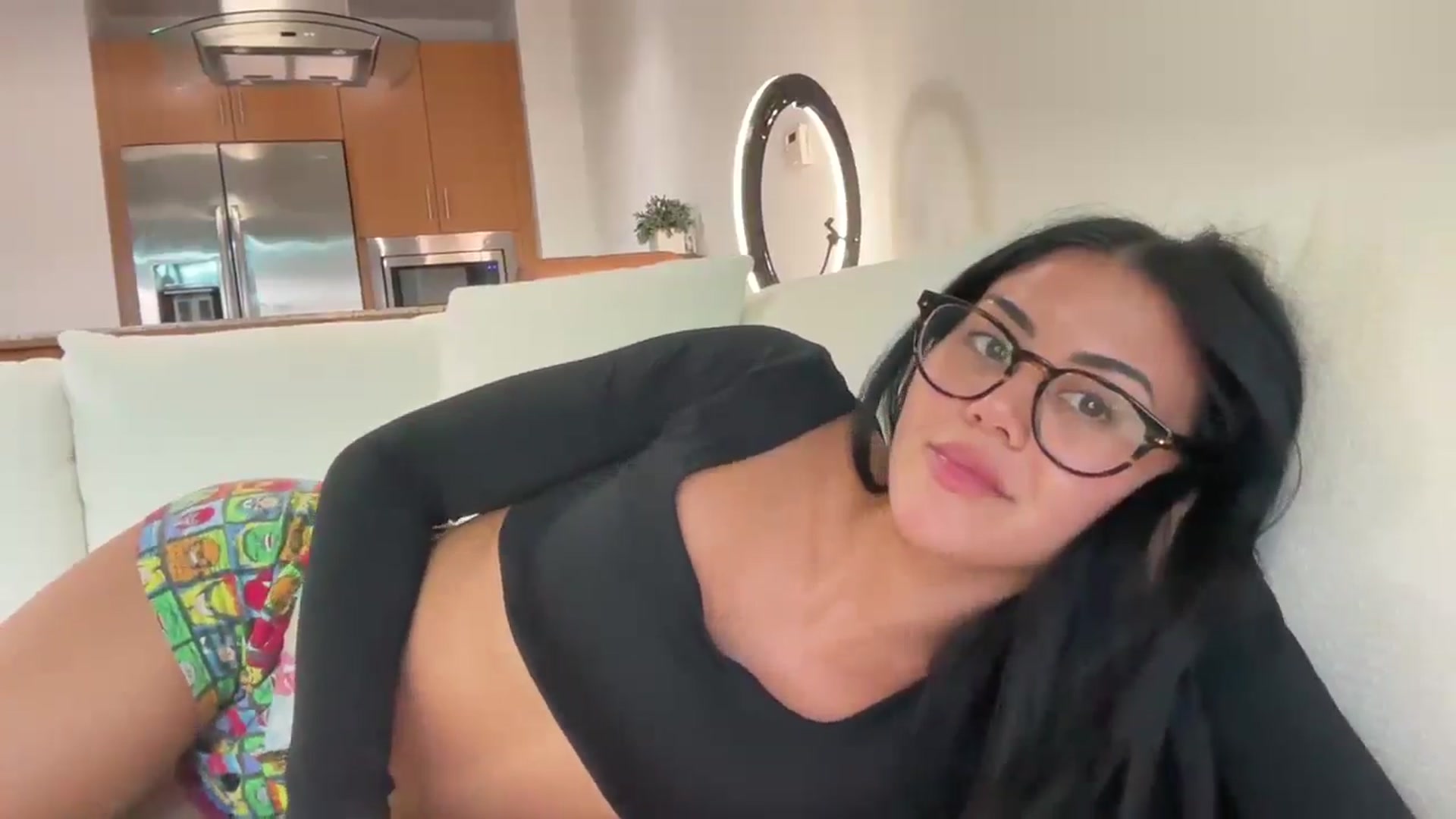Gallery image thumbnail from Naomilynn's myfreecams stream on, 10/23/2024, 21:45 image 16 of 20