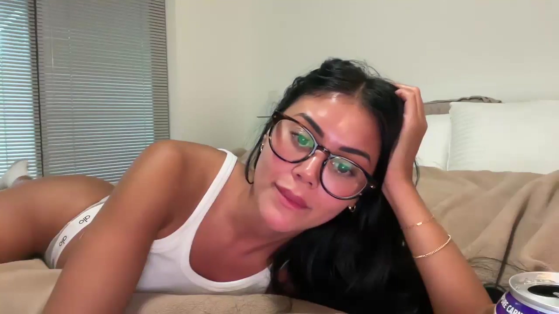 Gallery image thumbnail from Naomilynn's myfreecams stream on, 10/30/2024, 24:02 image 17 of 20