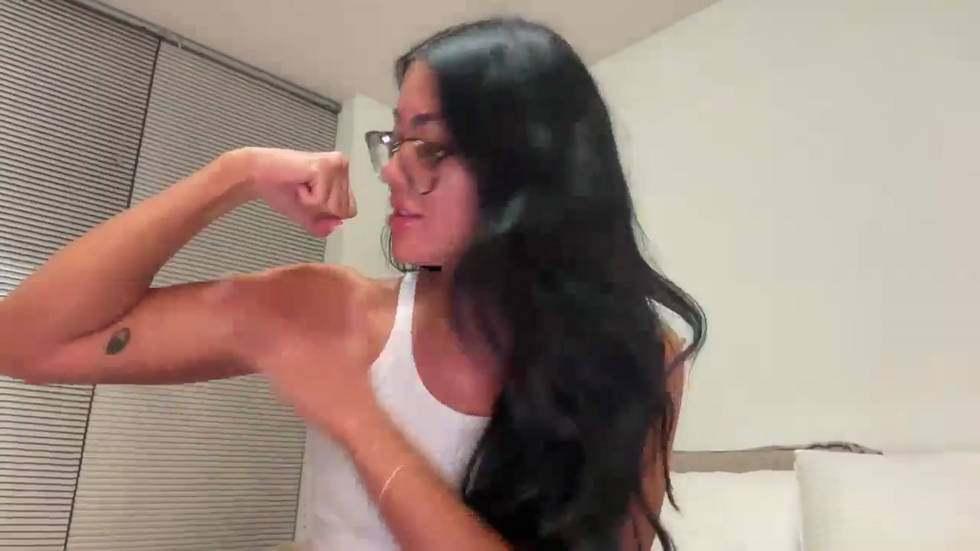 Gallery image thumbnail from Naomilynn's myfreecams stream on, 10/30/2024, 01:00 image 18 of 20