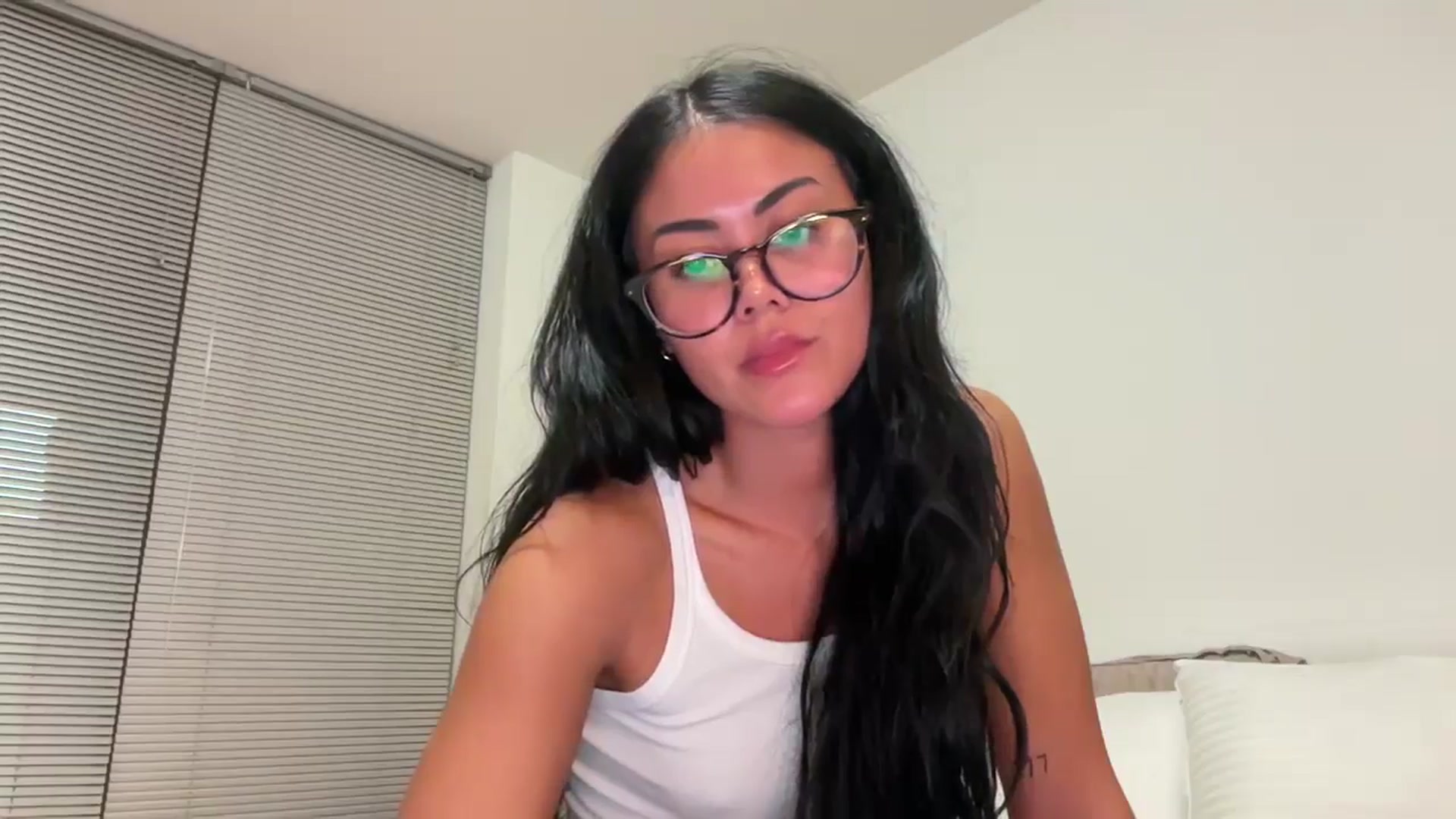 Gallery image thumbnail from Naomilynn's myfreecams stream on, 10/30/2024, 01:00 image 15 of 20