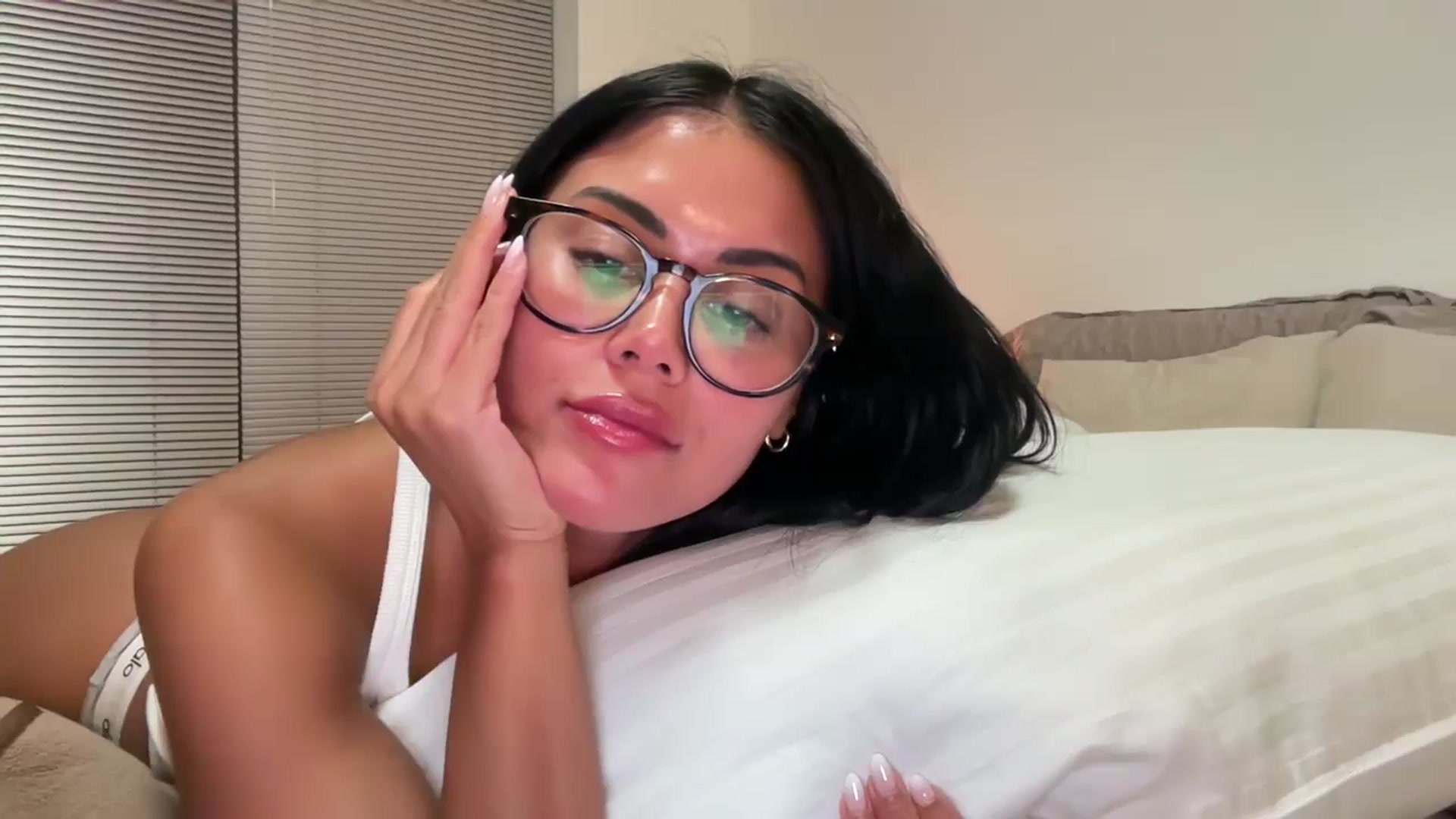 Gallery image thumbnail from Naomilynn's myfreecams stream on, 10/30/2024, 06:14 image 16 of 20