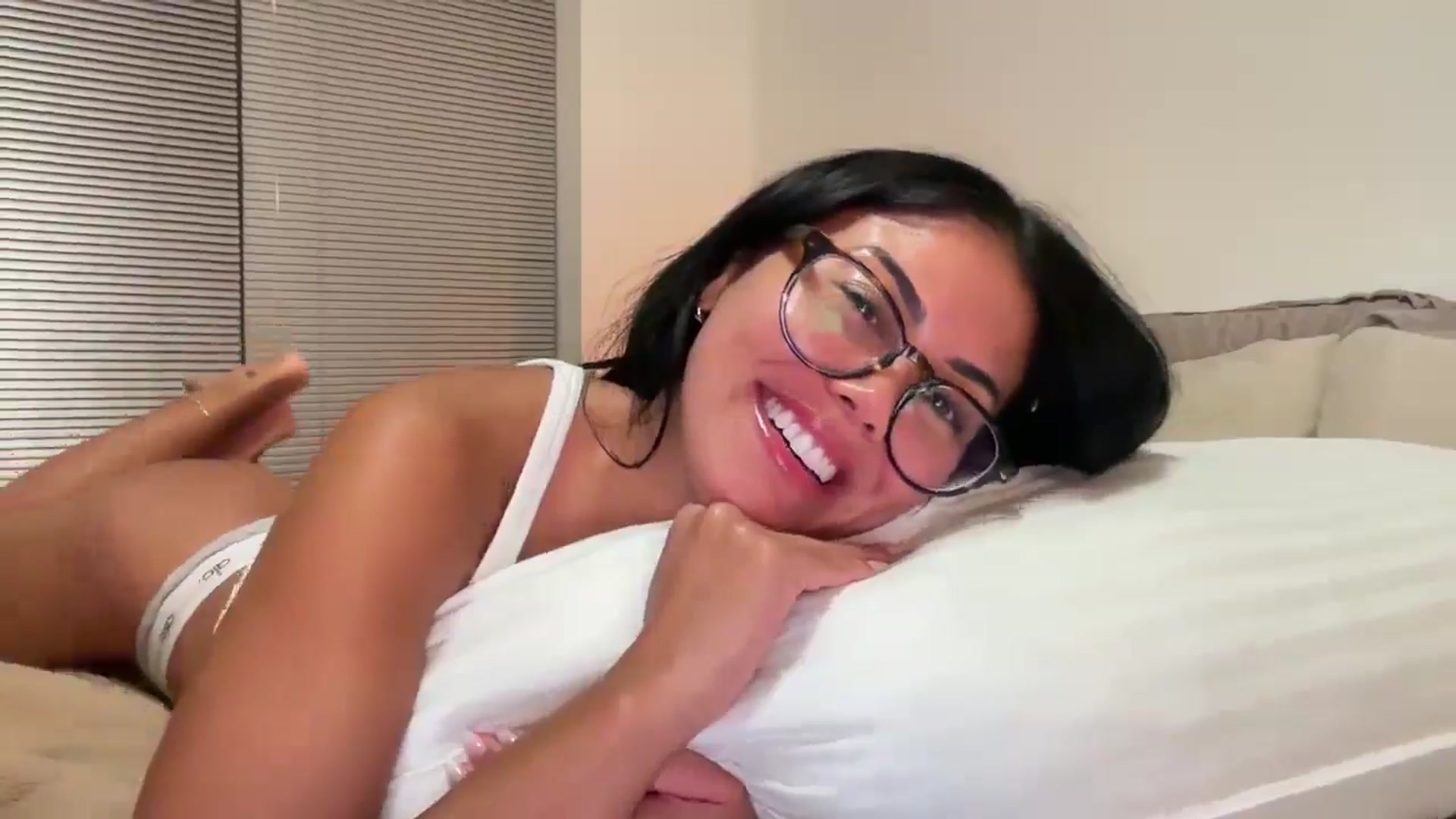 Gallery image thumbnail from Naomilynn's myfreecams stream on, 10/30/2024, 06:14 image 15 of 20