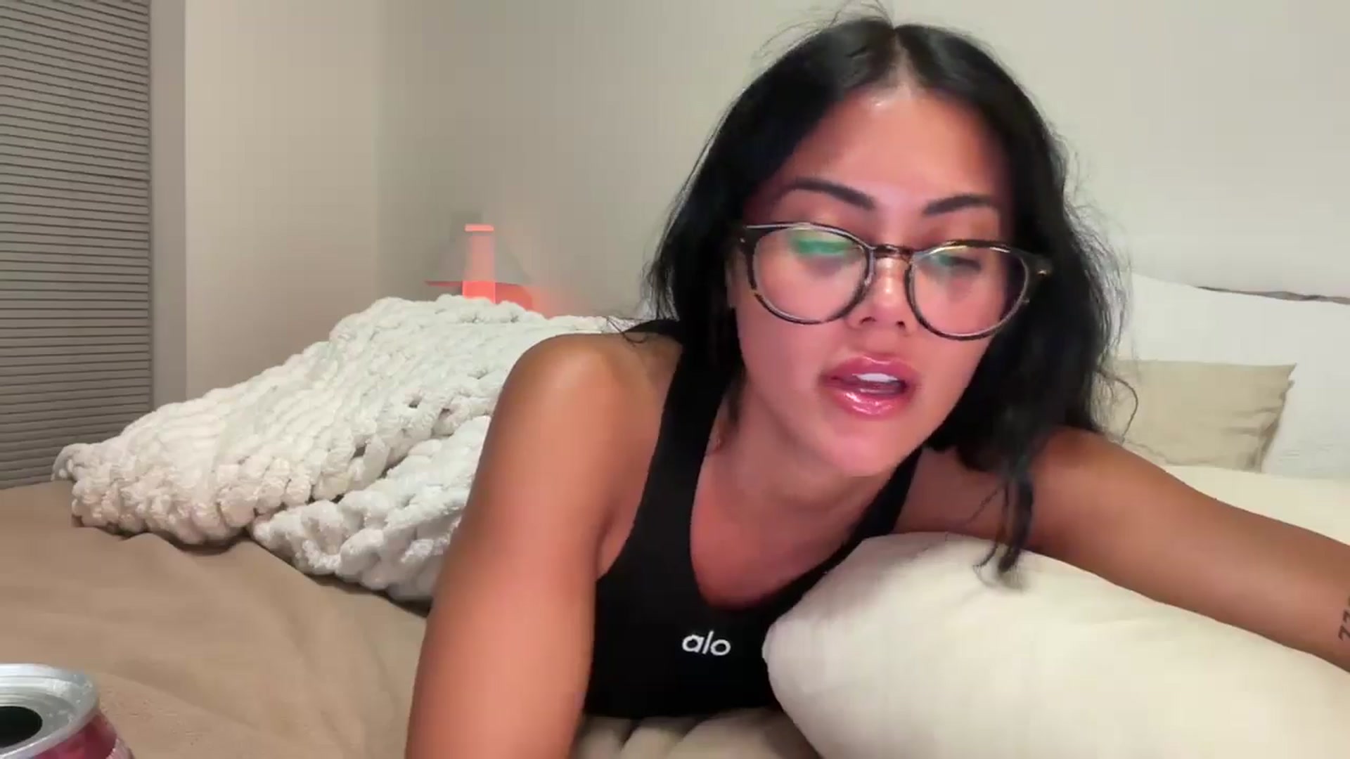 Gallery image thumbnail from Naomilynn's myfreecams stream on, 10/31/2024, 01:56 image 13 of 20