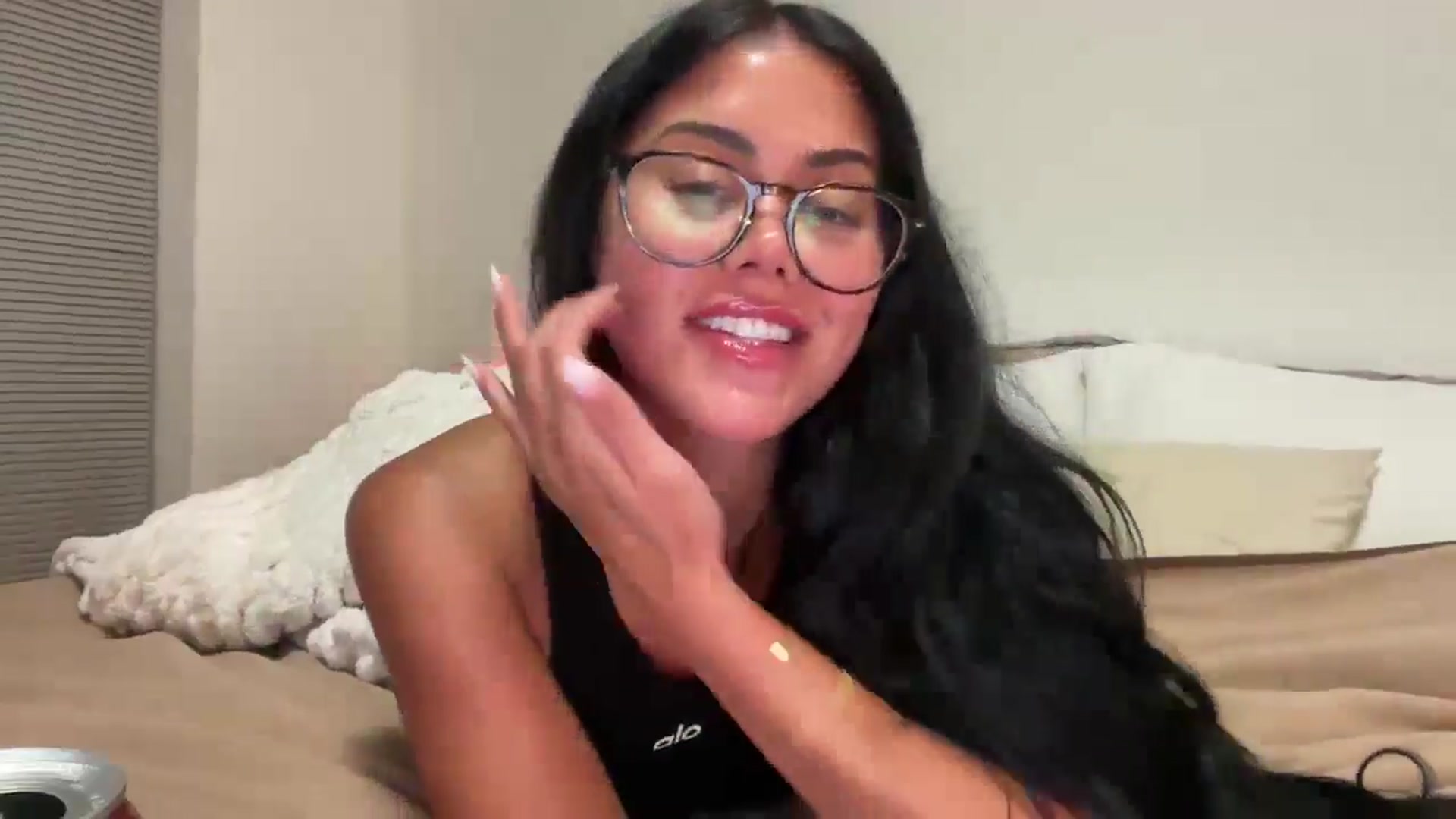 Gallery image thumbnail from Naomilynn's myfreecams stream on, 10/31/2024, 01:56 image 4 of 20