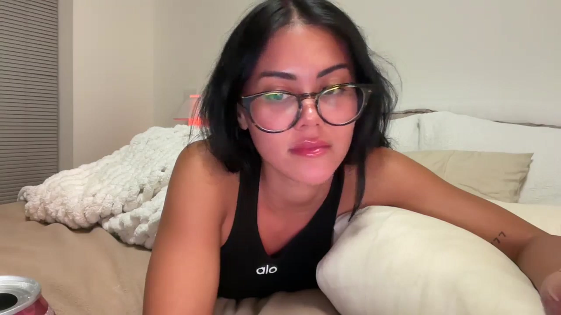 Gallery image thumbnail from Naomilynn's myfreecams stream on, 10/31/2024, 01:56 image 11 of 20