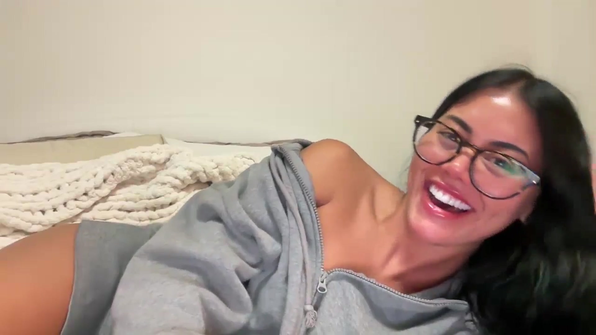 Gallery image thumbnail from Naomilynn's myfreecams stream on, 10/31/2024, 05:27 image 12 of 20