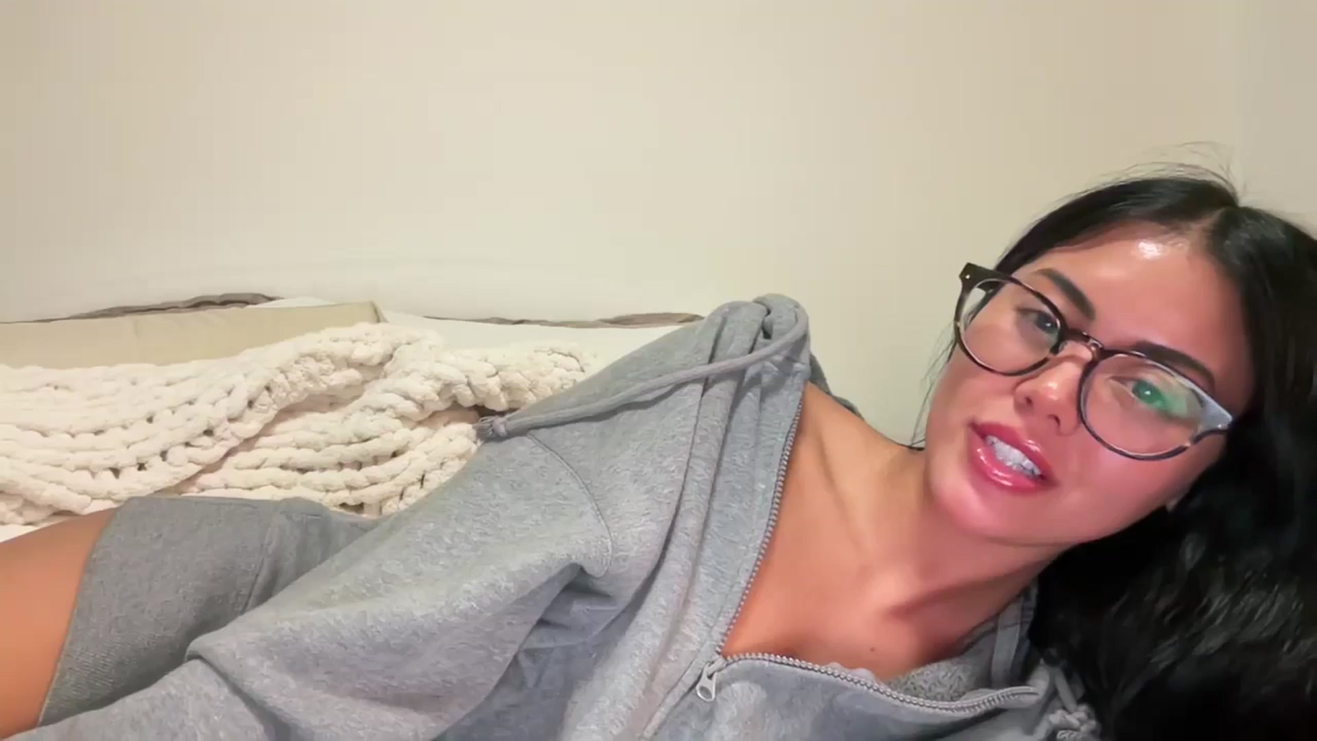 Gallery image thumbnail from Naomilynn's myfreecams stream on, 10/31/2024, 05:27 image 5 of 20