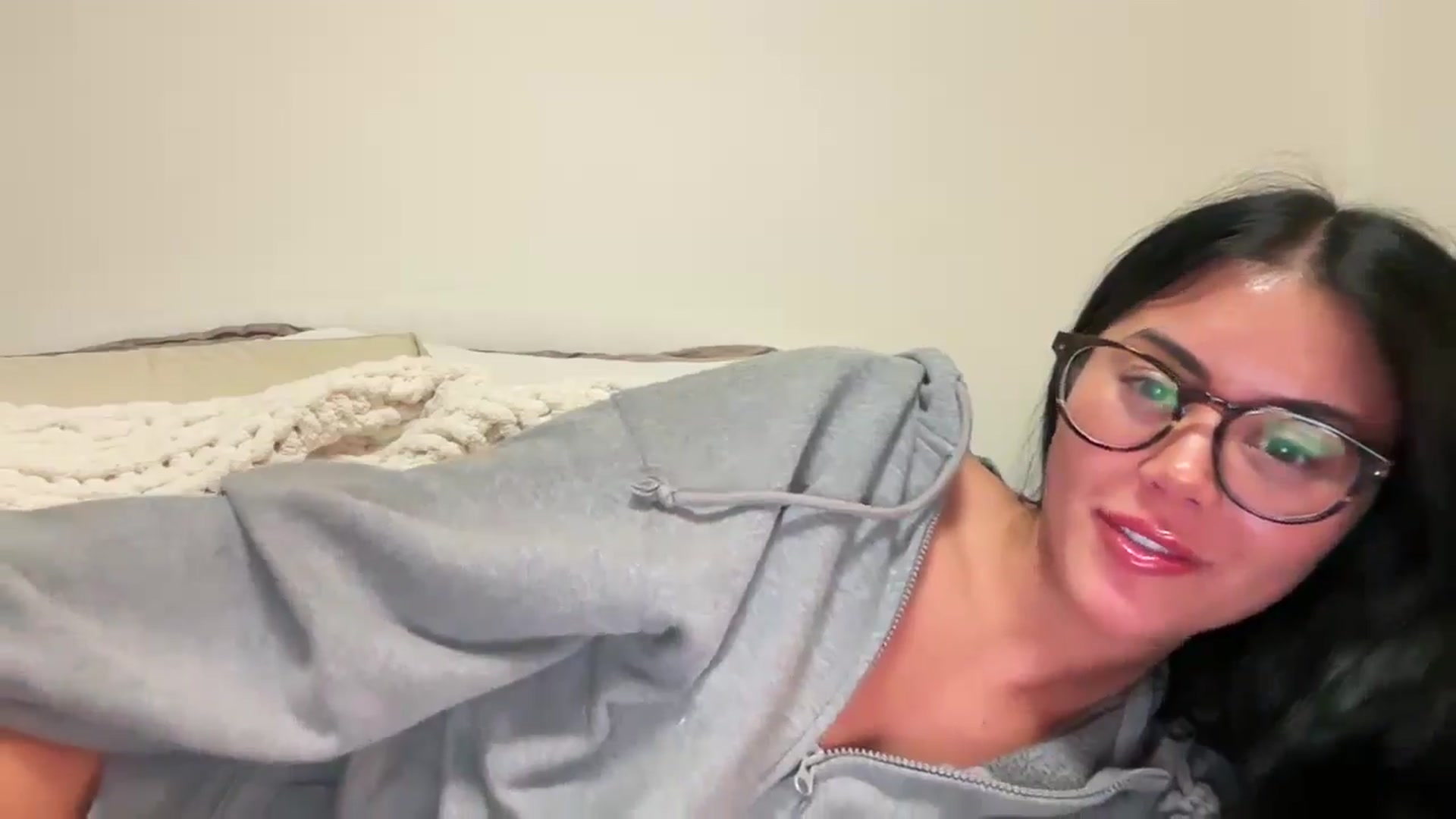 Gallery image thumbnail from Naomilynn's myfreecams stream on, 10/31/2024, 05:27 image 6 of 20
