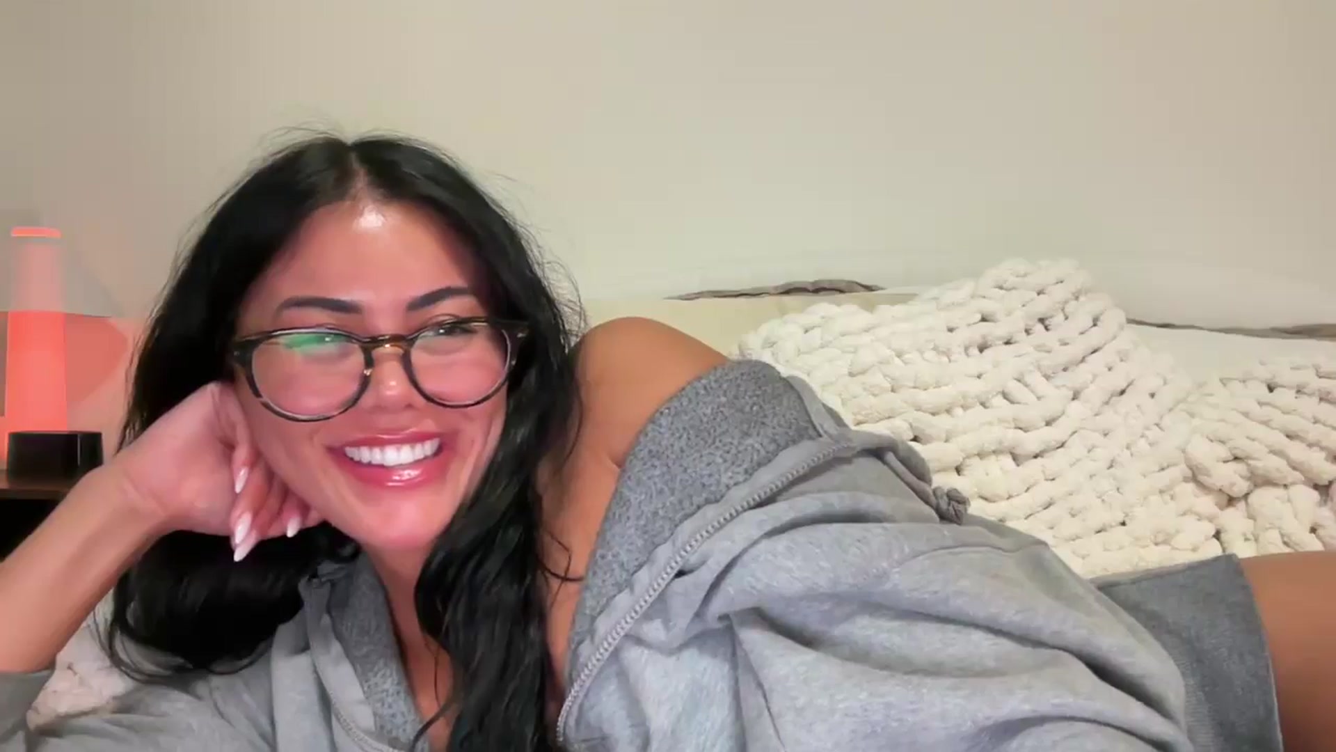 Gallery image thumbnail from Naomilynn's myfreecams stream on, 10/31/2024, 06:26 image 12 of 20