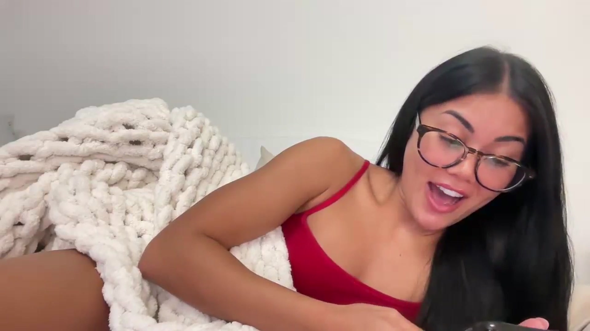 Gallery image thumbnail from Naomilynn's myfreecams stream on, 11/08/2024, 02:37 image 7 of 20