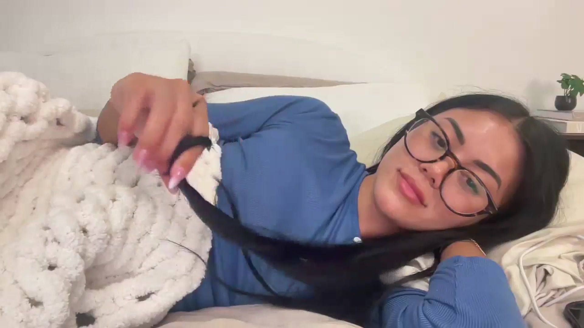 Gallery image thumbnail from Naomilynn's myfreecams stream on, 11/12/2024, 08:32 image 18 of 20