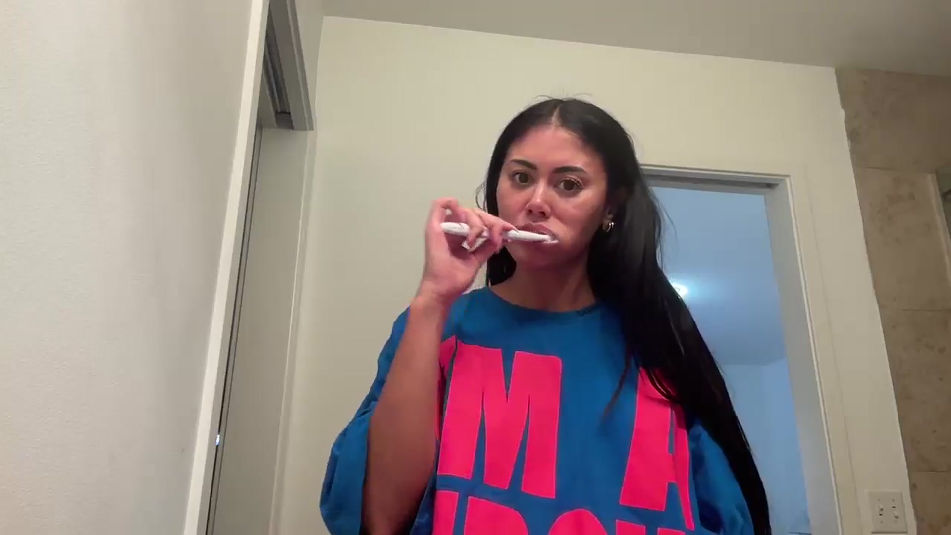 Gallery image thumbnail from Naomilynn's myfreecams stream on, 11/17/2024, 06:35 image 20 of 20