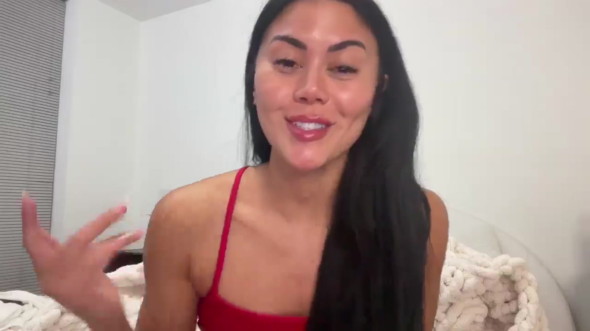 Gallery image thumbnail from Naomilynn's myfreecams stream on, 11/19/2024, 03:43 image 6 of 20