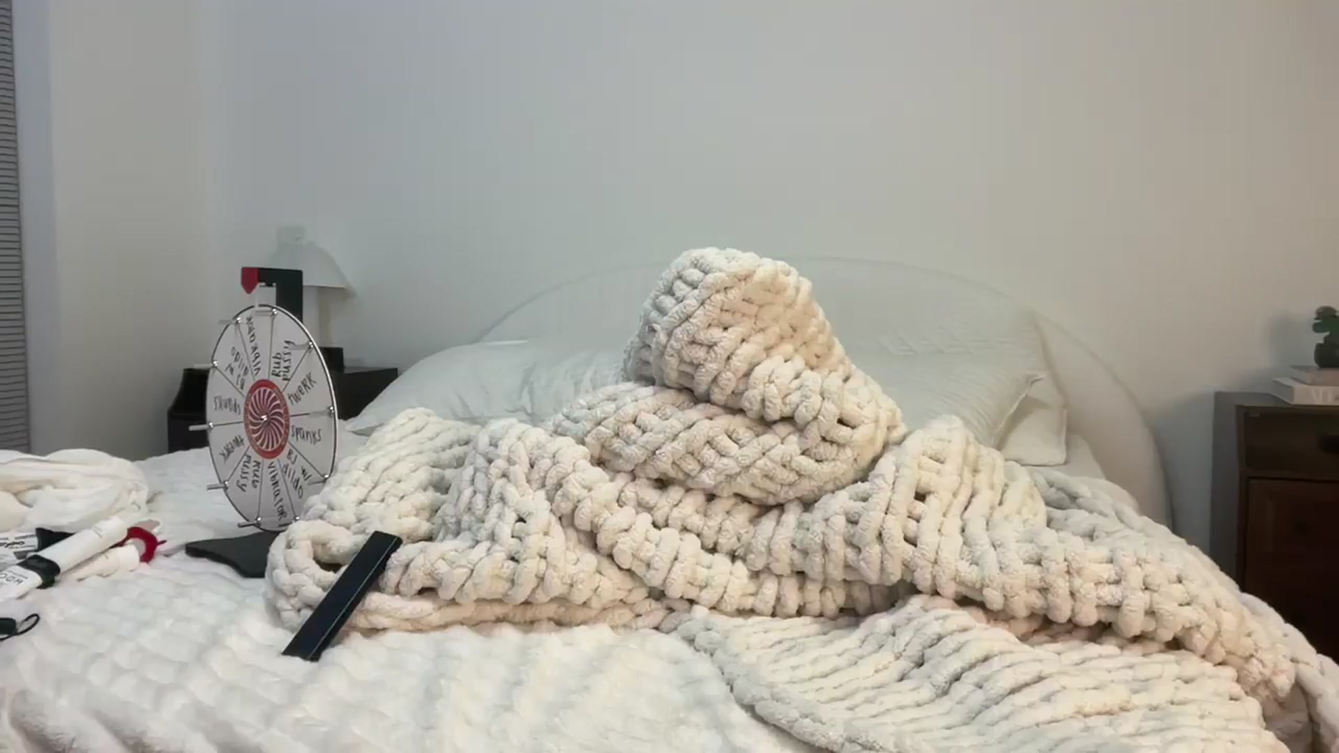 Gallery image thumbnail from Naomilynn's myfreecams stream on, 11/19/2024, 08:17 image 13 of 20