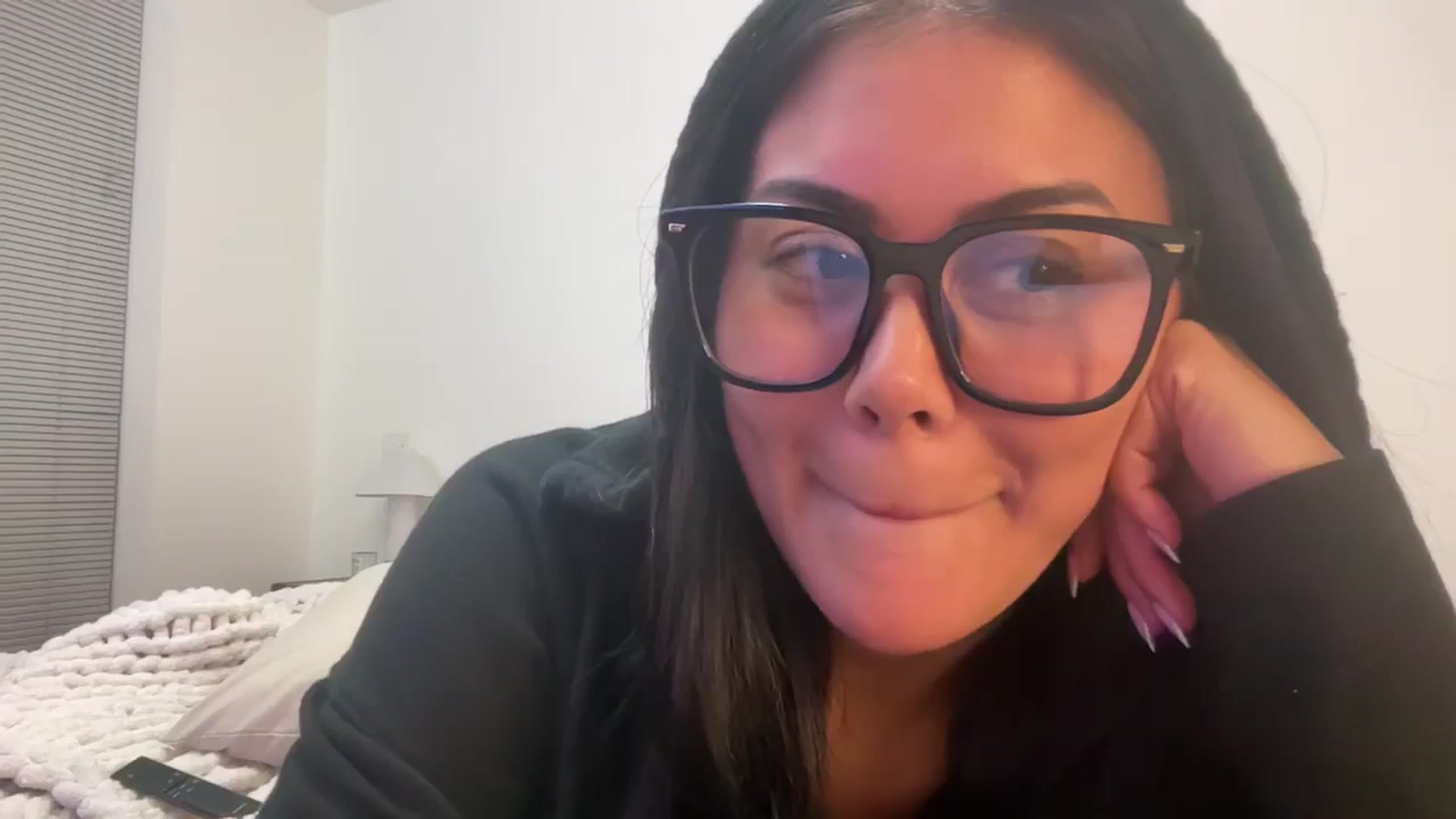 Gallery image thumbnail from Naomilynn's myfreecams stream on, 11/23/2024, 08:15 image 19 of 20