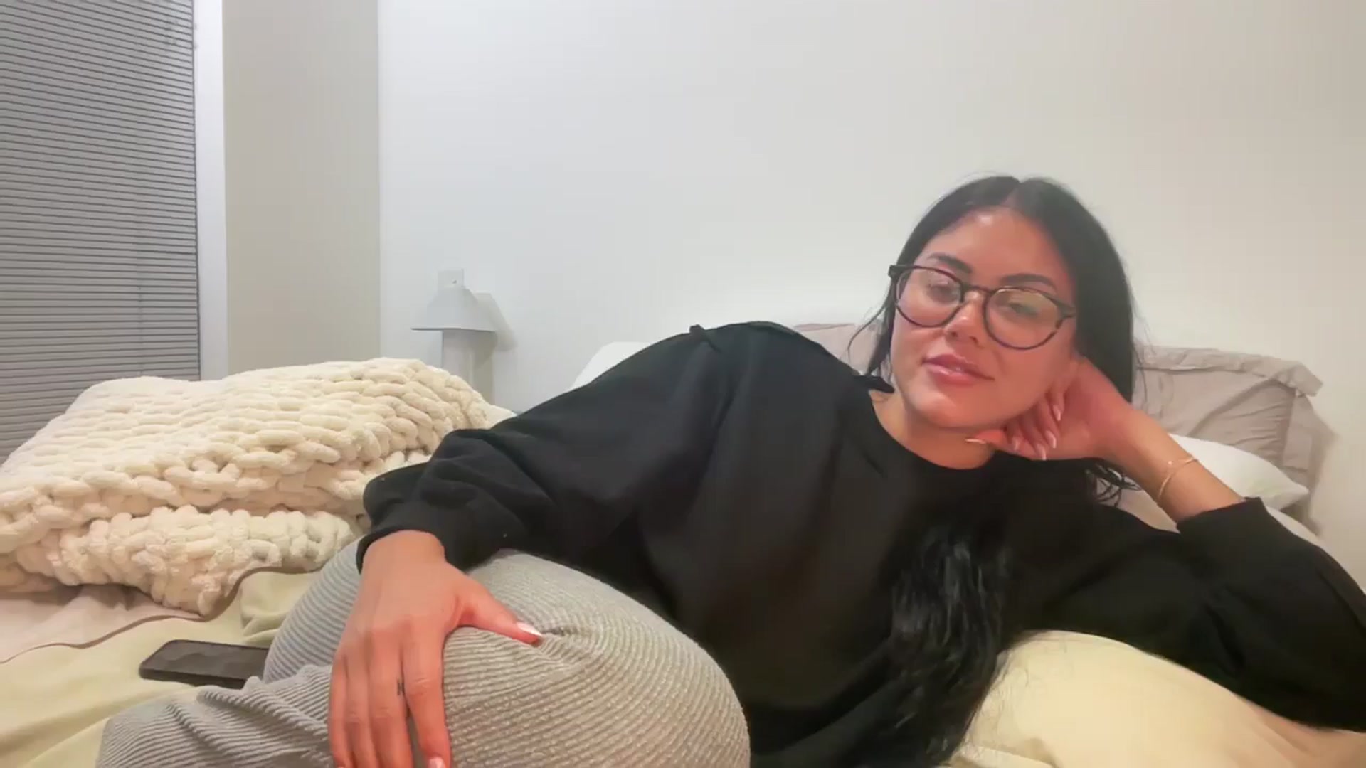 Gallery image thumbnail from Naomilynn's myfreecams stream on, 11/25/2024, 07:31 image 12 of 20