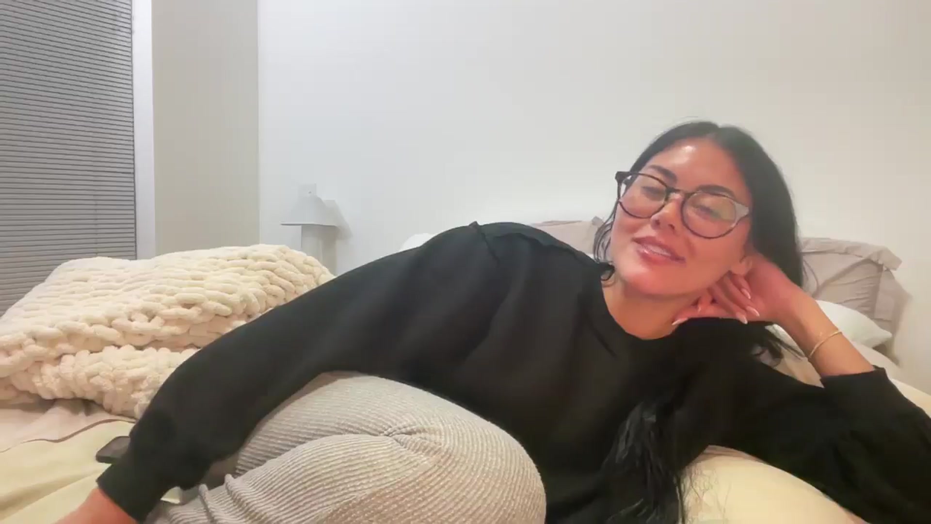 Gallery image thumbnail from Naomilynn's myfreecams stream on, 11/25/2024, 07:31 image 13 of 20