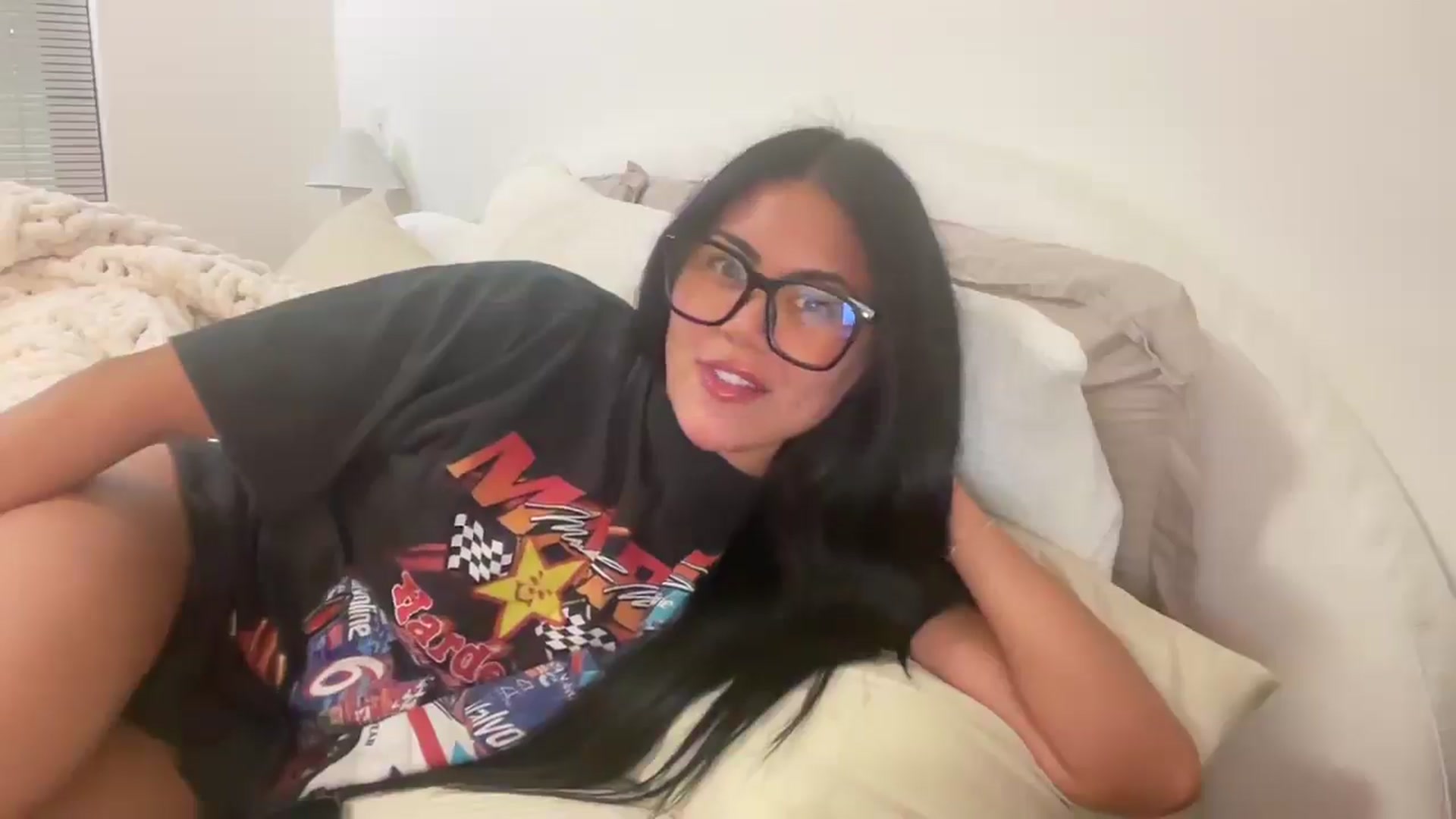 Gallery image thumbnail from Naomilynn's myfreecams stream on, 11/26/2024, 23:43 image 15 of 20