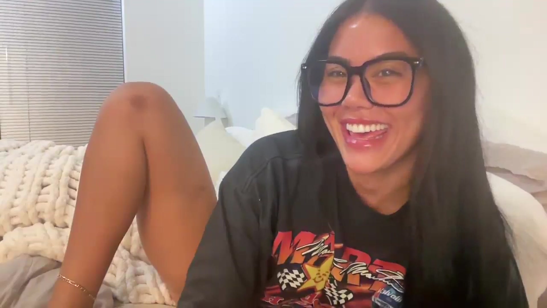Gallery image thumbnail from Naomilynn's myfreecams stream on, 11/27/2024, 06:25 image 15 of 20