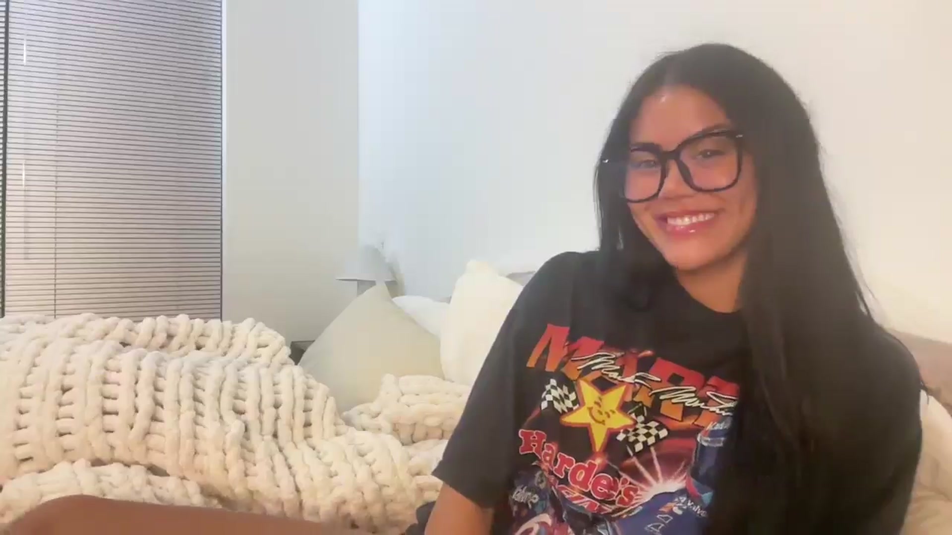Gallery image thumbnail from Naomilynn's myfreecams stream on, 11/27/2024, 06:25 image 11 of 20