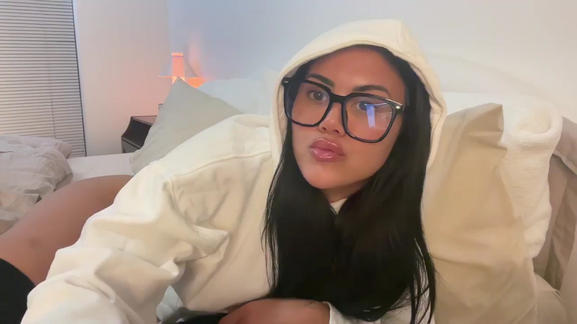 Gallery image thumbnail from Naomilynn's myfreecams stream on, 11/28/2024, 07:03 image 2 of 20