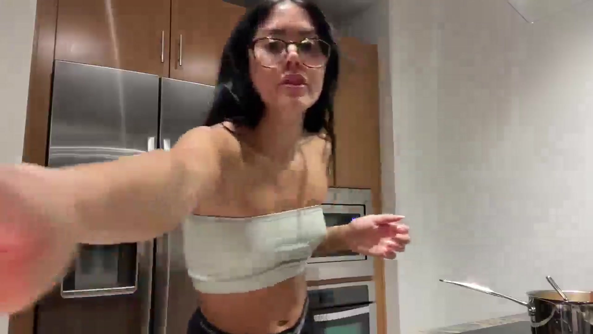 Gallery image thumbnail from Naomilynn's myfreecams stream on, 12/01/2024, 07:12 image 8 of 20