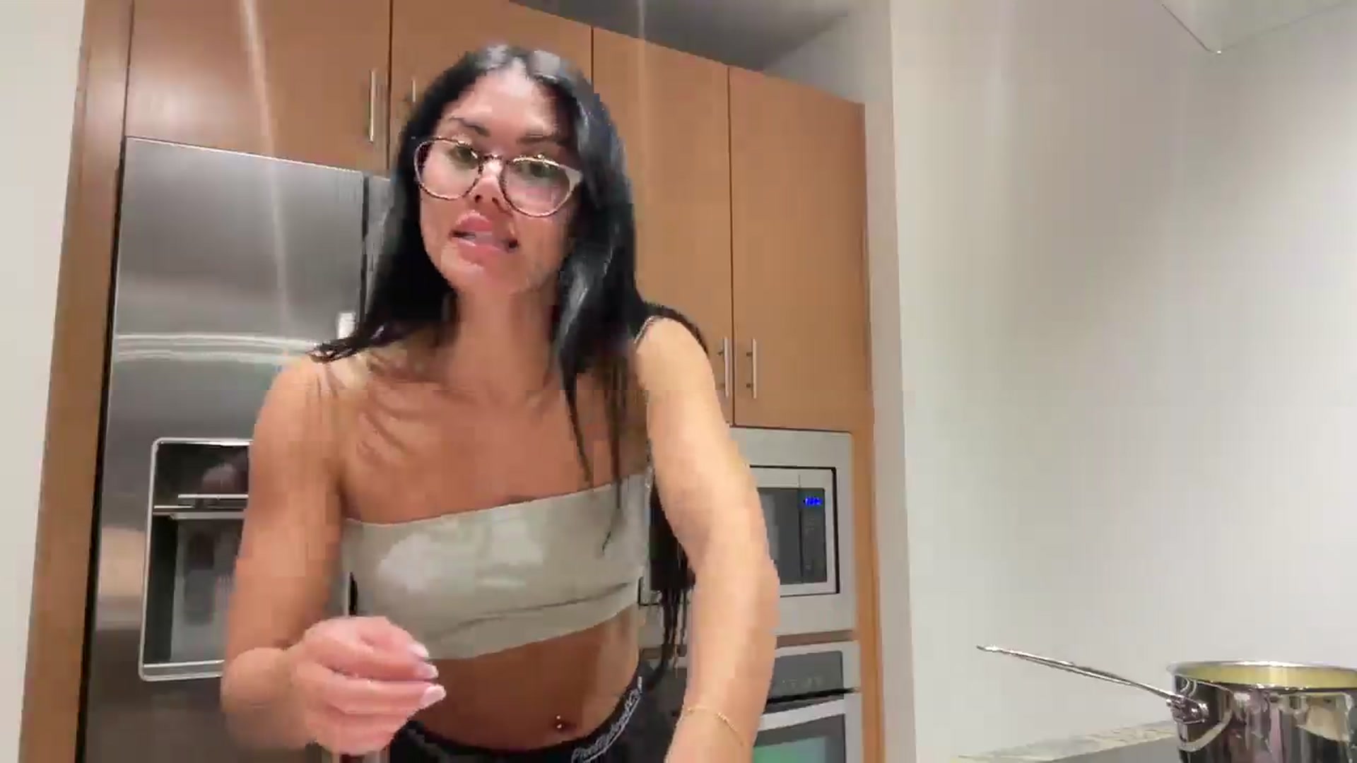 Gallery image thumbnail from Naomilynn's myfreecams stream on, 12/01/2024, 07:12 image 6 of 20