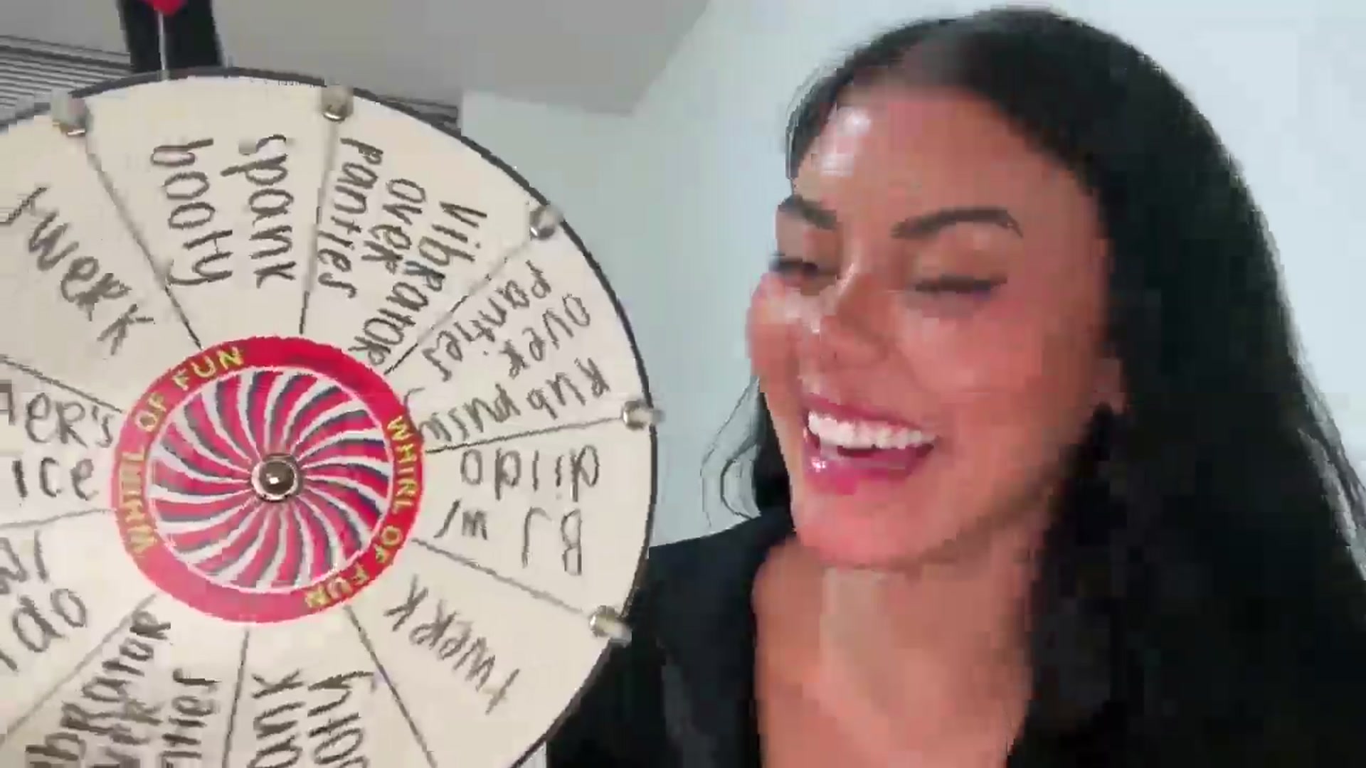 Gallery image thumbnail from Naomilynn's myfreecams stream on, 12/04/2024, 06:19 image 17 of 20
