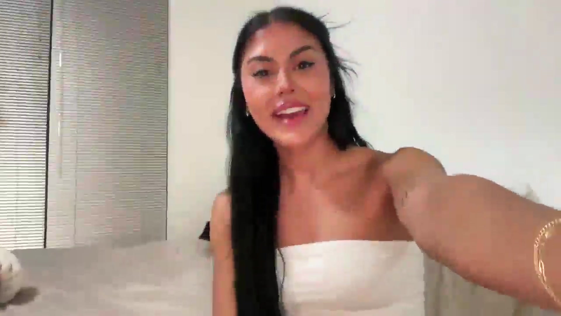 Gallery image thumbnail from Naomilynn's myfreecams stream on, 12/05/2024, 02:53 image 8 of 20