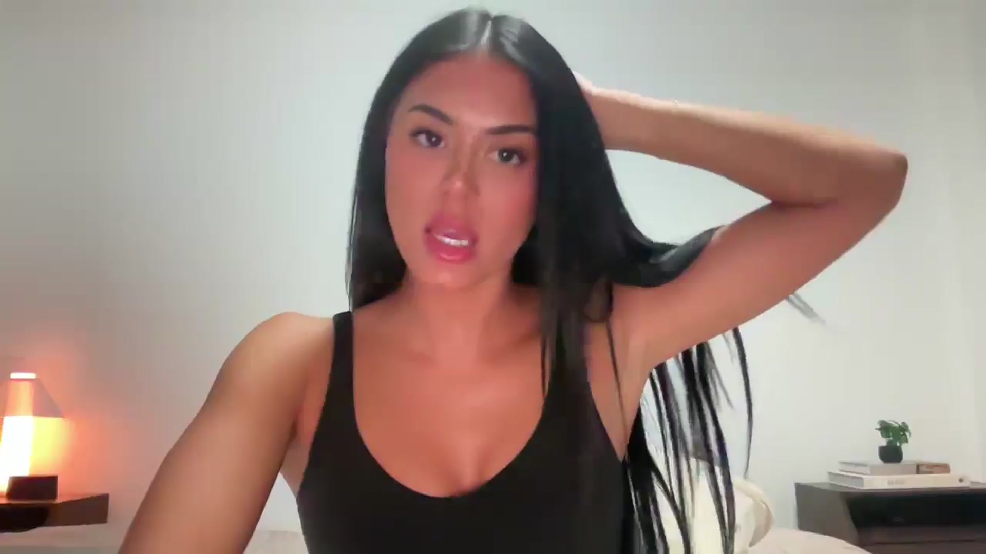 Gallery image thumbnail from Naomilynn's myfreecams stream on, 12/08/2024, 03:31 image 19 of 20