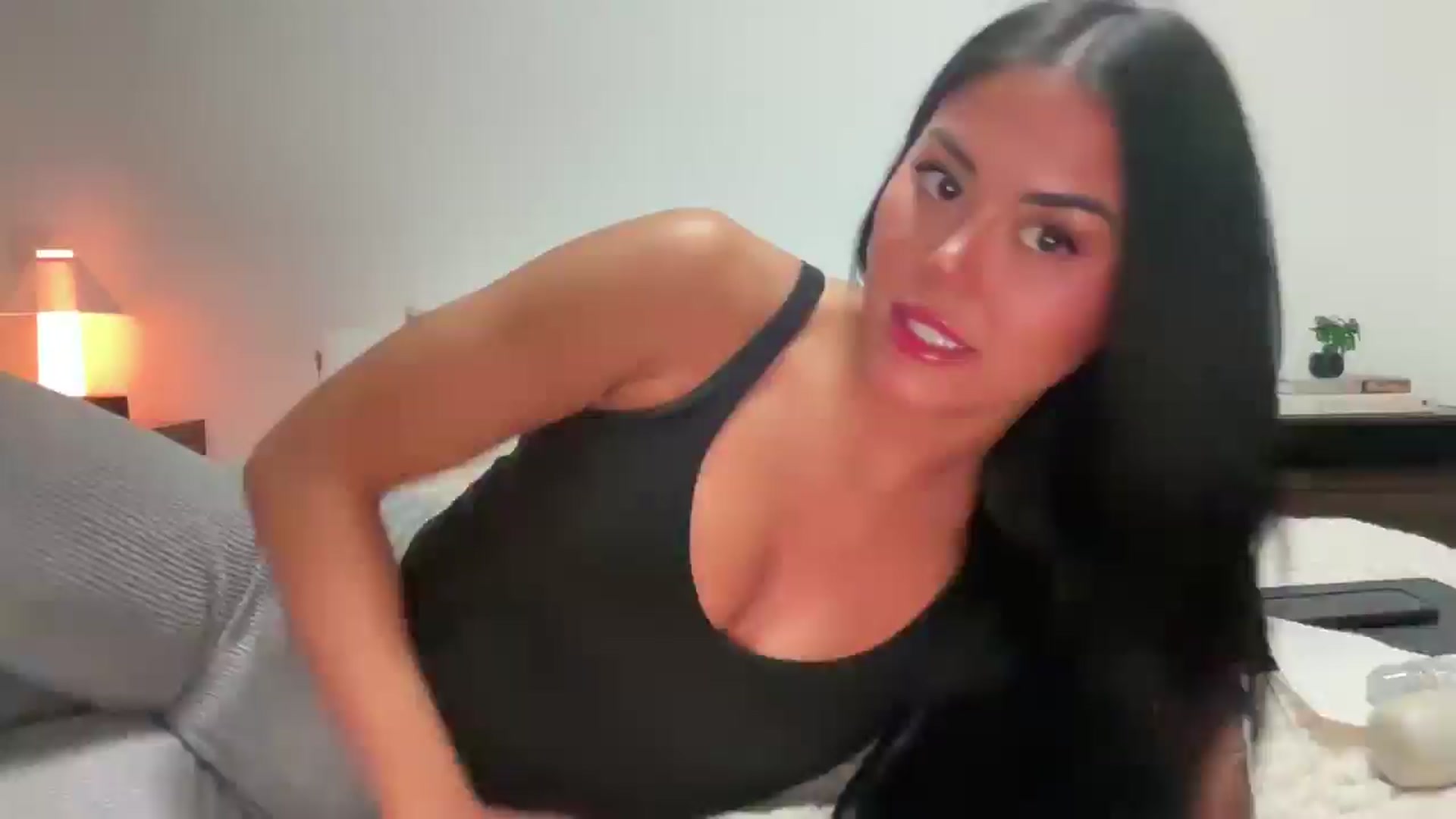 Gallery image thumbnail from Naomilynn's myfreecams stream on, 12/08/2024, 03:31 image 9 of 20