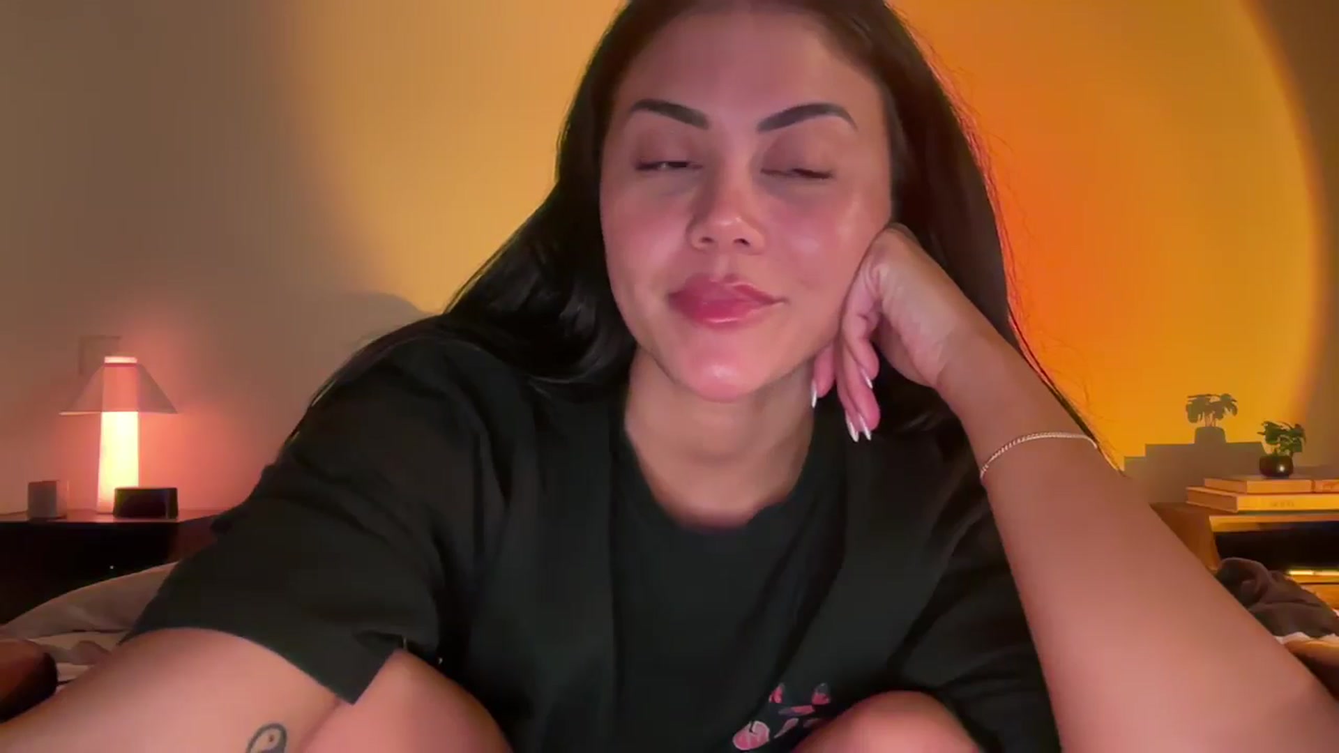 Gallery image thumbnail from Naomilynn's myfreecams stream on, 12/10/2024, 08:06 image 15 of 20