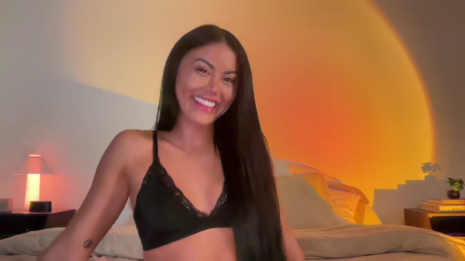 Gallery image thumbnail from Naomilynn's myfreecams stream on, 12/12/2024, 04:51 image 14 of 20