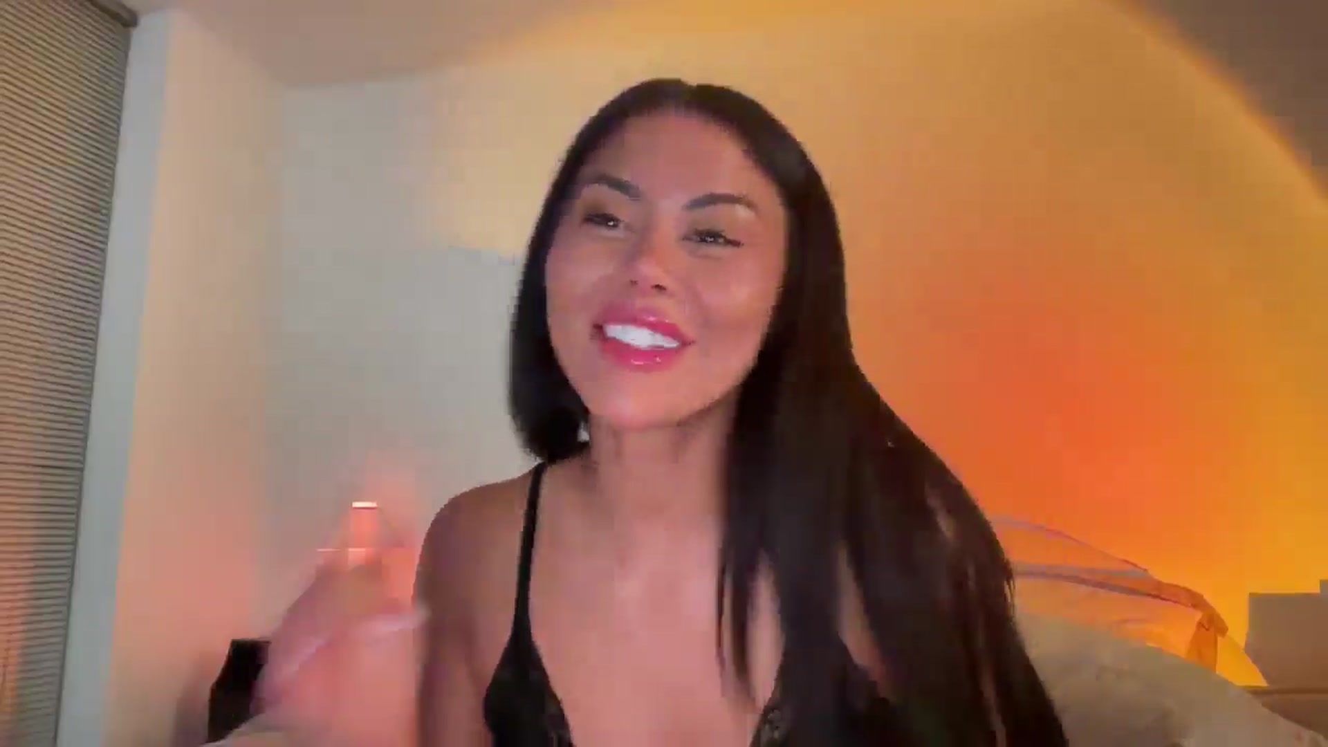 Gallery image thumbnail from Naomilynn's myfreecams stream on, 12/12/2024, 07:17 image 17 of 20