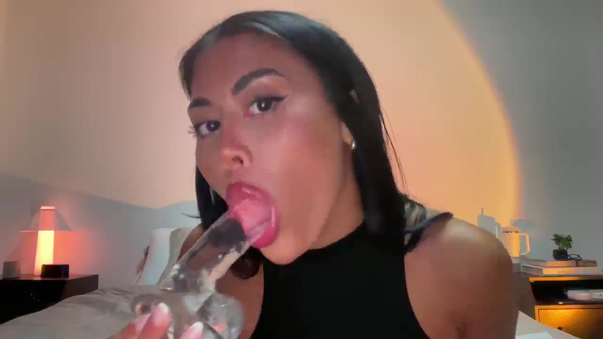 Gallery image thumbnail from Naomilynn's myfreecams stream on, 12/16/2024, 01:56 image 6 of 20