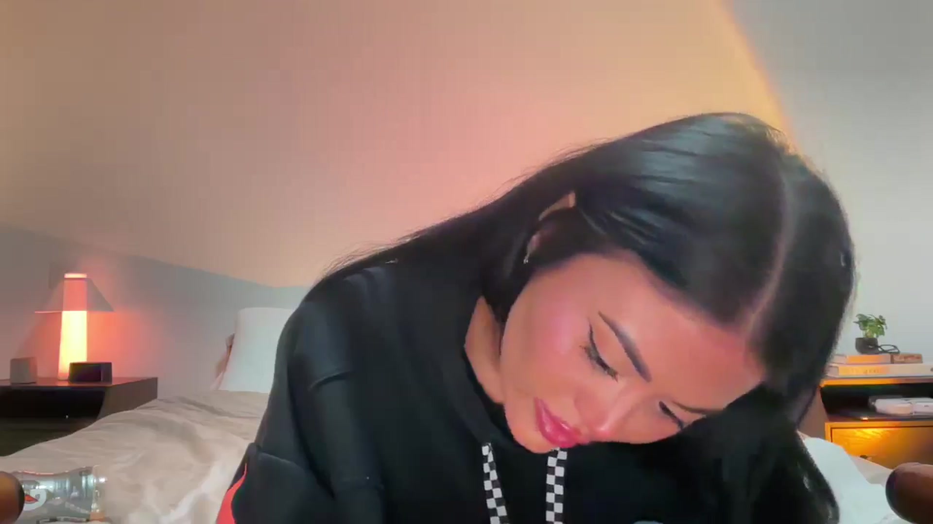 Gallery image thumbnail from Naomilynn's myfreecams stream on, 12/16/2024, 06:36 image 13 of 20