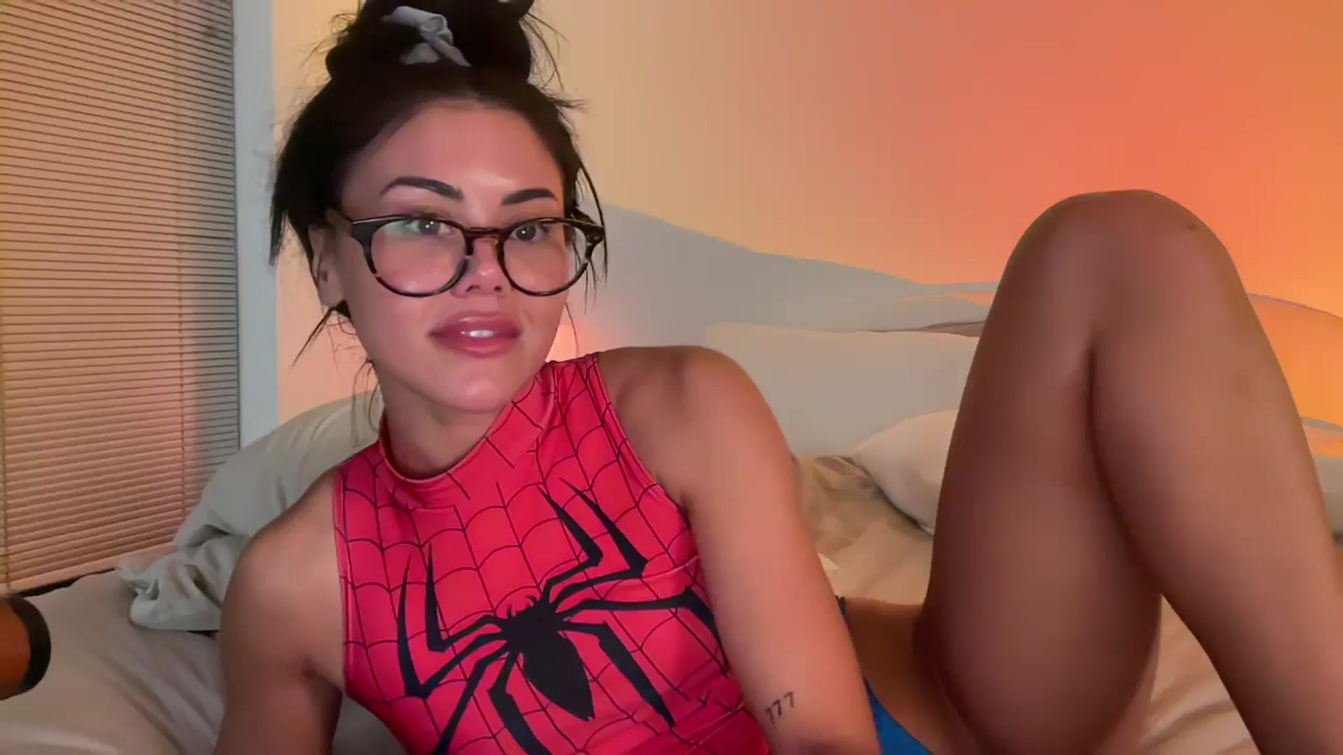 Gallery image thumbnail from Naomilynn's myfreecams stream on, 12/17/2024, 06:40 image 8 of 20