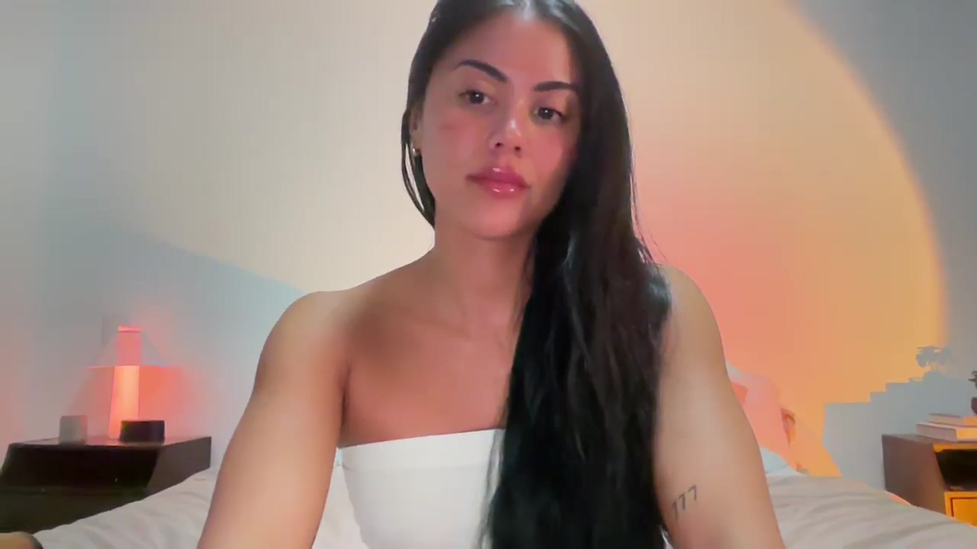 Gallery image thumbnail from Naomilynn's myfreecams stream on, 12/18/2024, 05:20 image 13 of 20