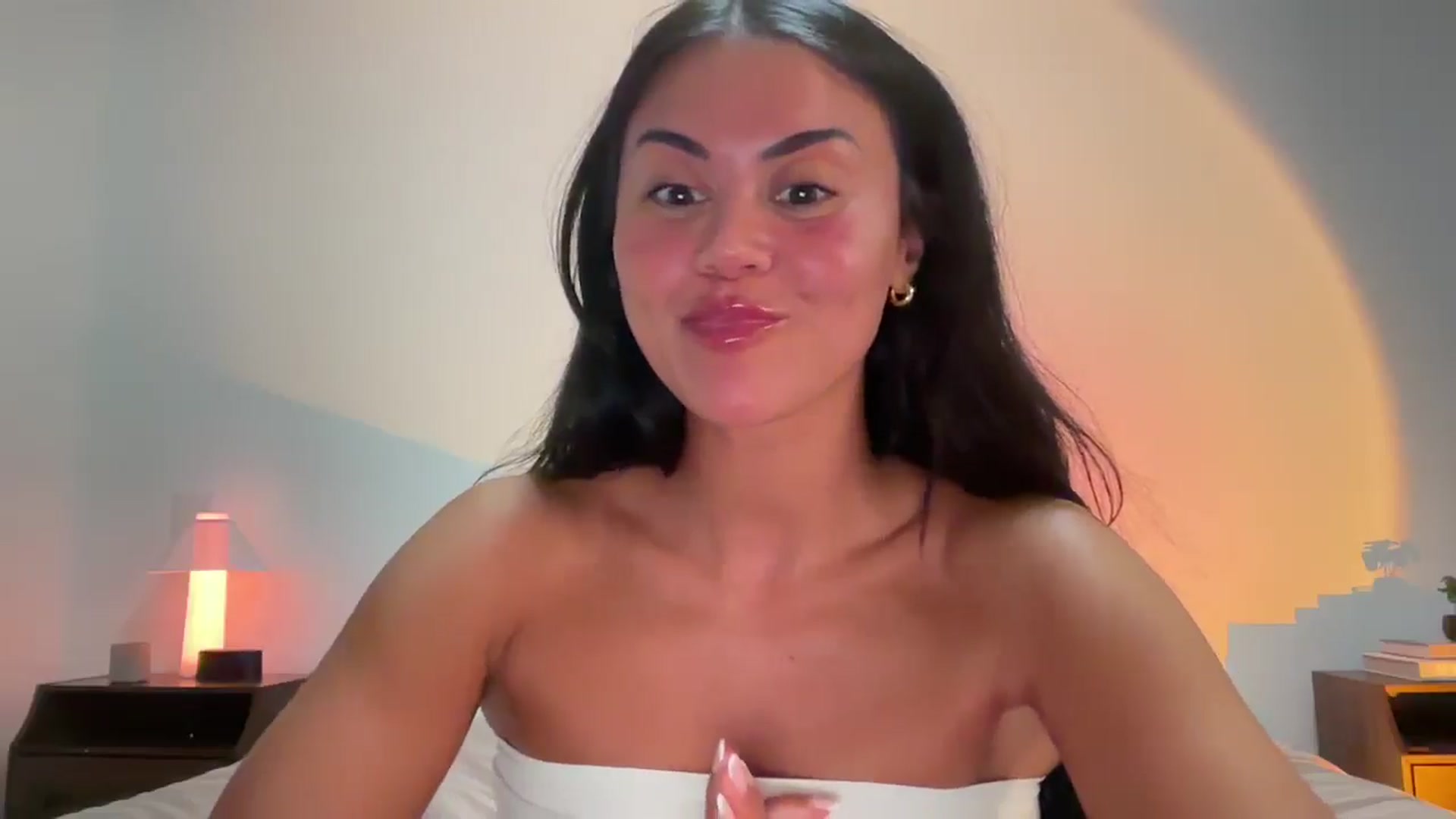 Gallery image thumbnail from Naomilynn's myfreecams stream on, 12/18/2024, 05:20 image 8 of 20