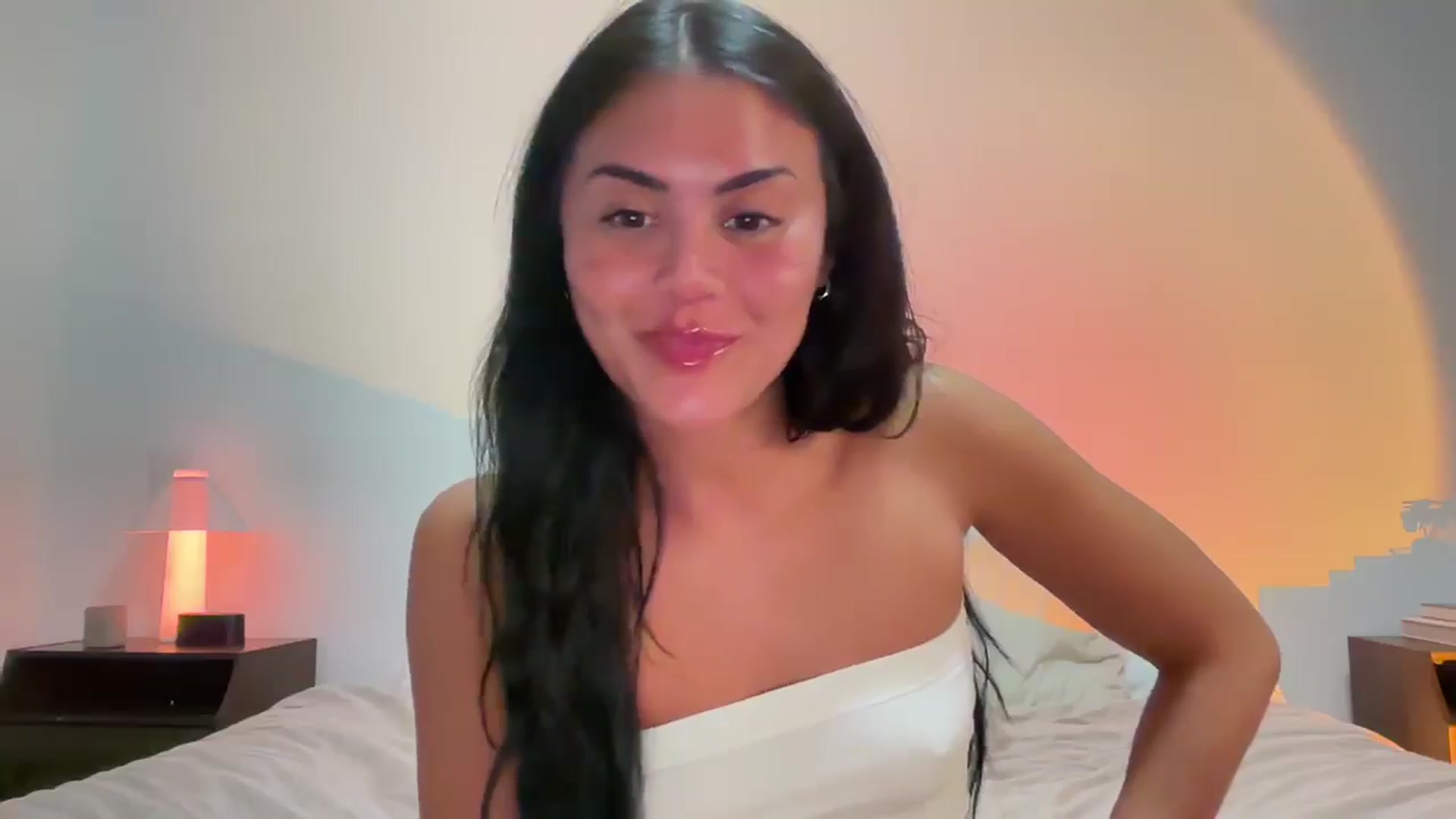 Gallery image thumbnail from Naomilynn's myfreecams stream on, 12/18/2024, 05:20 image 9 of 20
