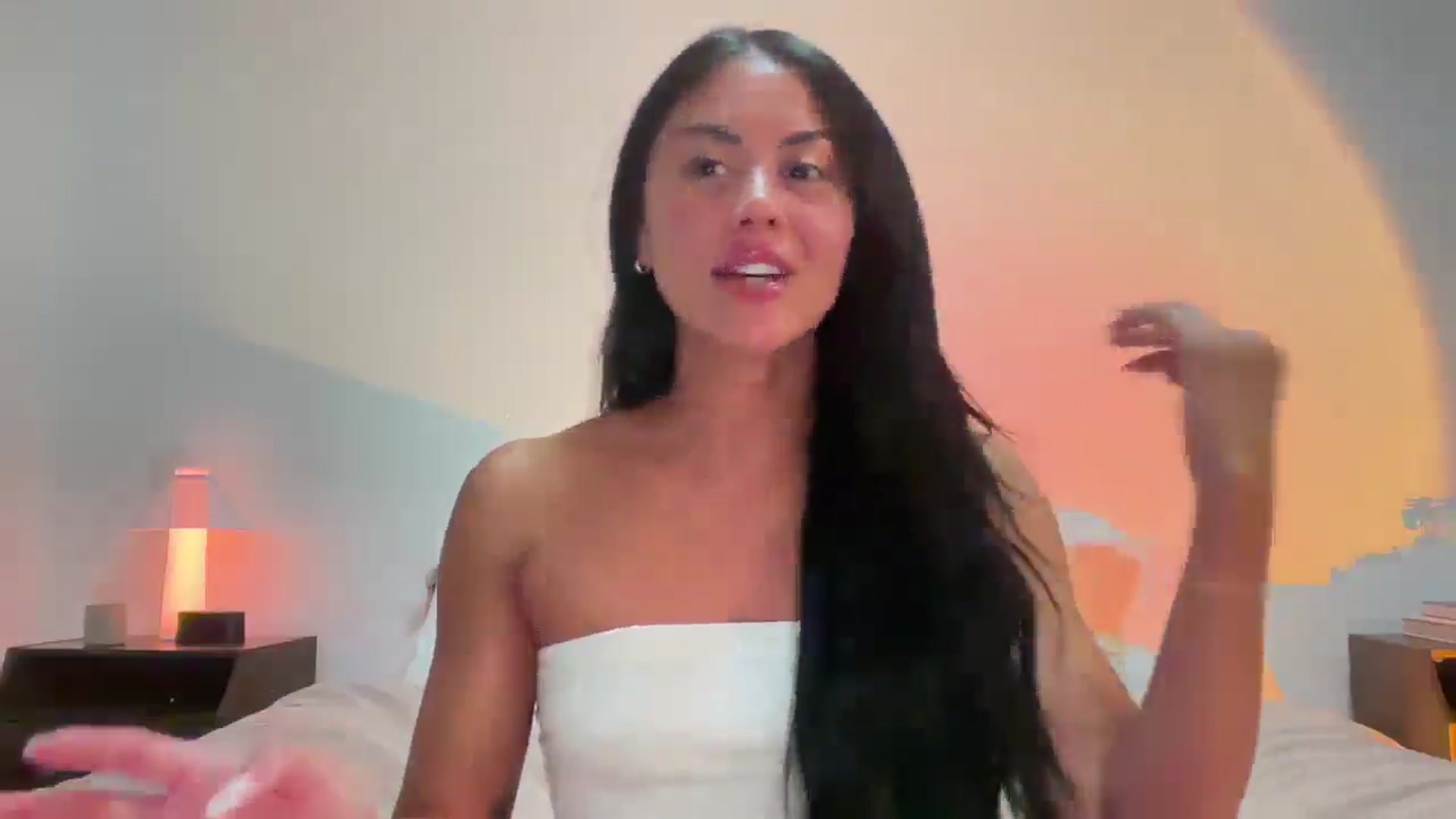Gallery image thumbnail from Naomilynn's myfreecams stream on, 12/18/2024, 05:20 image 10 of 20