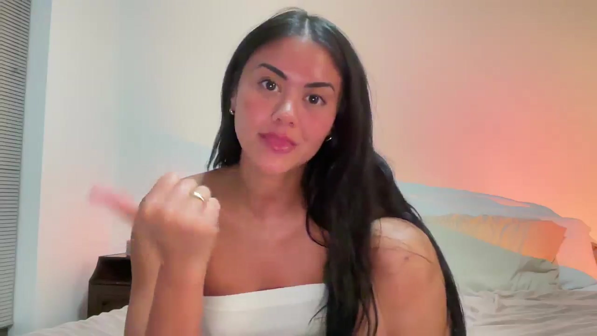 Gallery image thumbnail from Naomilynn's myfreecams stream on, 12/18/2024, 05:20 image 18 of 20