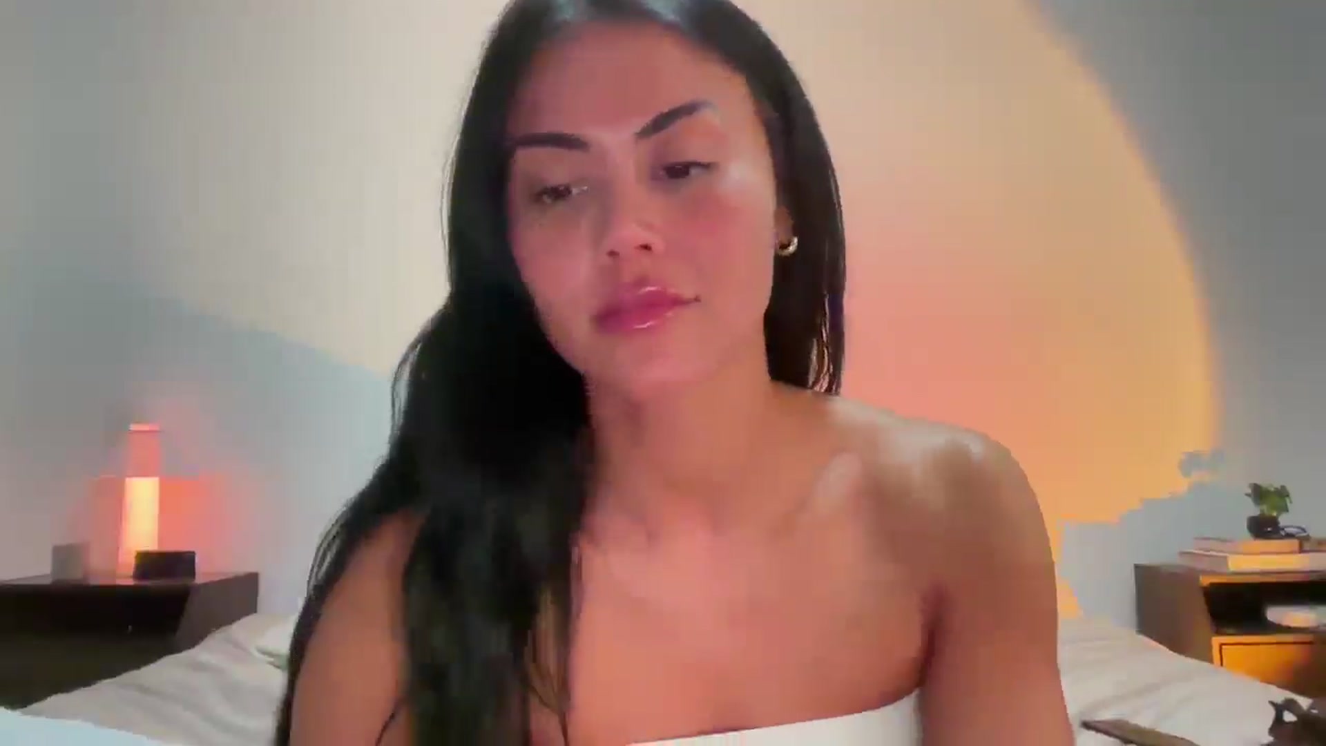 Gallery image thumbnail from Naomilynn's myfreecams stream on, 12/18/2024, 06:36 image 17 of 20